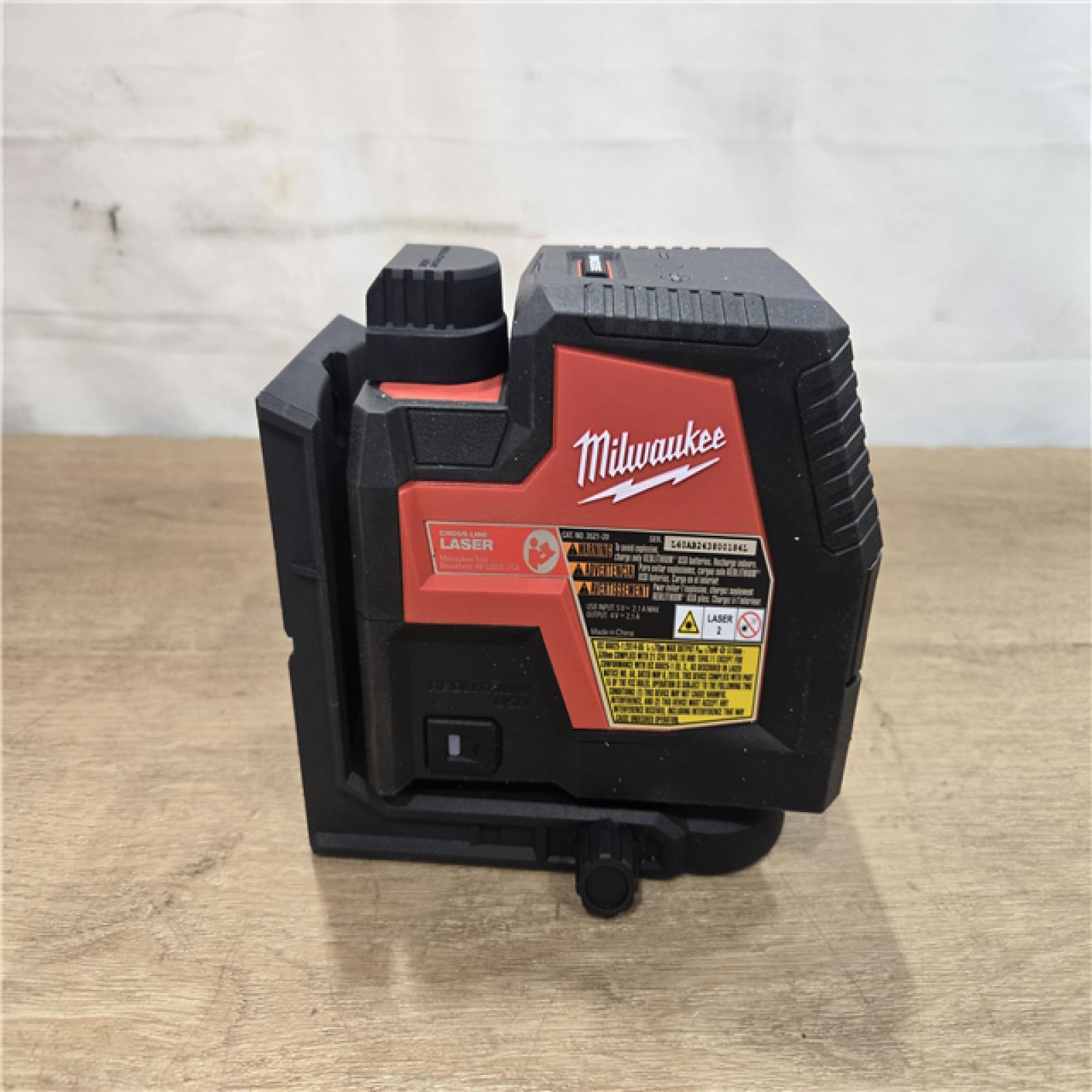 AS-IS Milwaukee 100 ft. REDLITHIUM USB Green Rechargeable Cross Line Laser Level