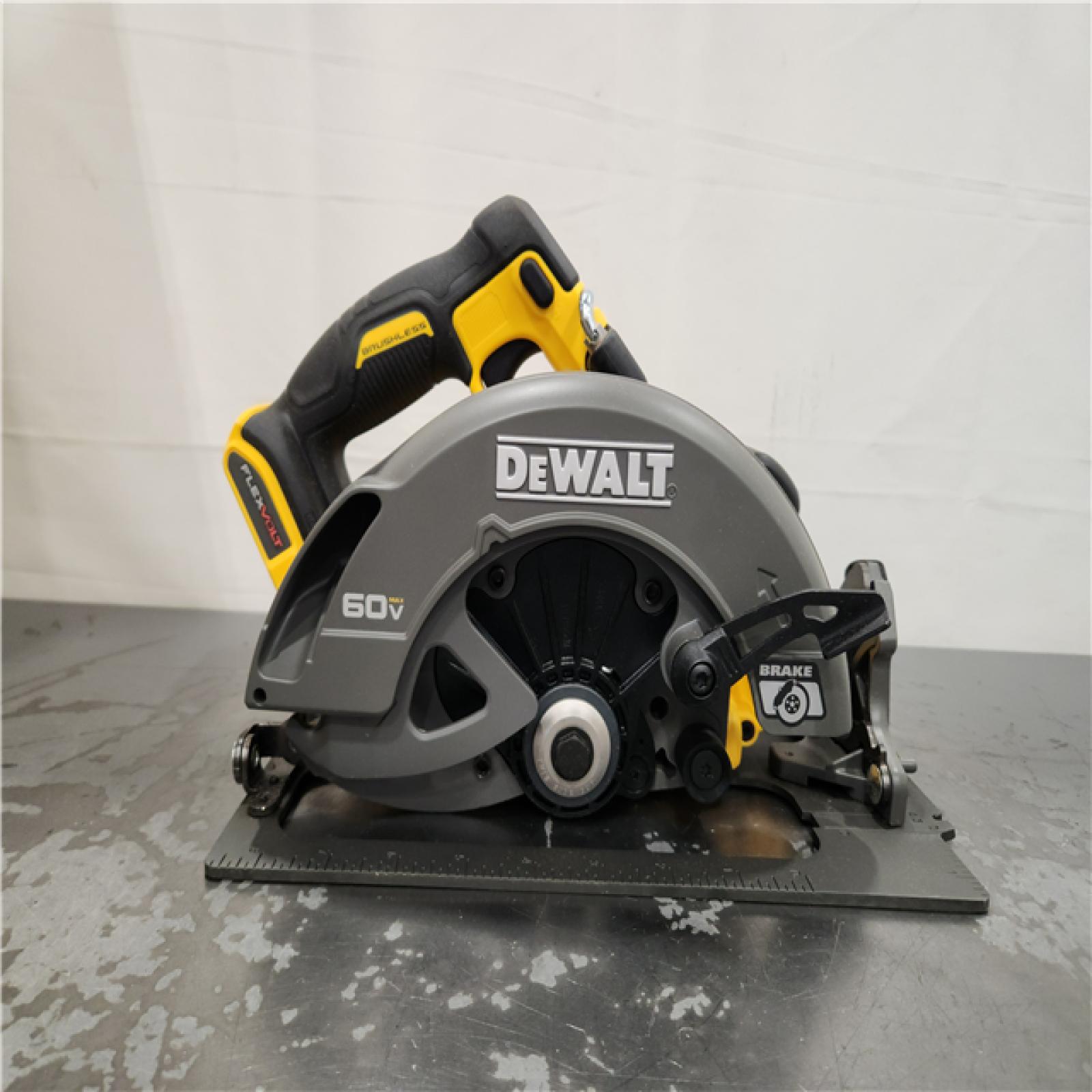 AS-IS- DeWALT Flexvolt Max 7-1/4  60V Brushless Circular Saw DCS578B (Bare Tool)
