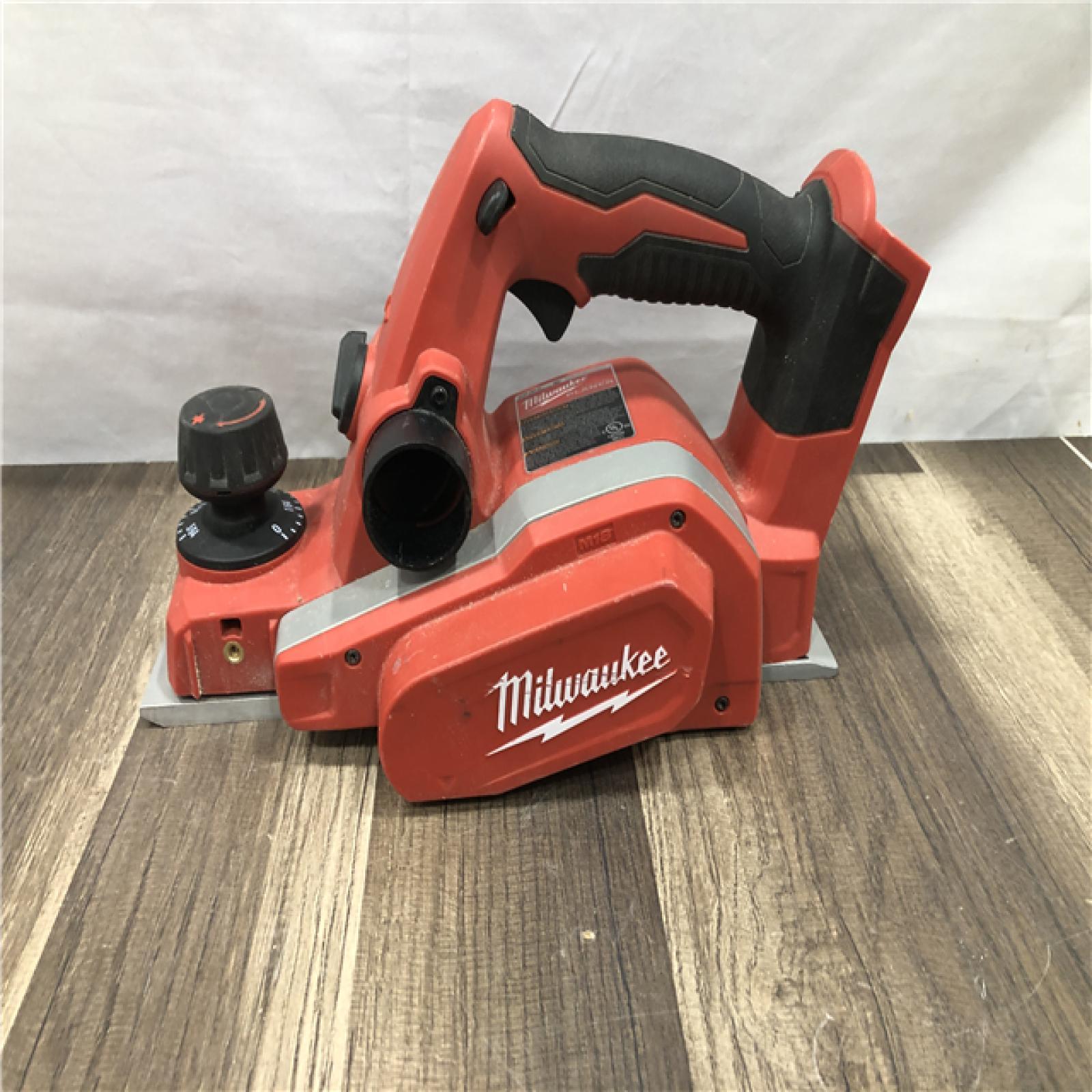AS-IS Milwaukee M18 18V Lithium-Ion Cordless 3-1/4 in. Planer (Tool-Only)