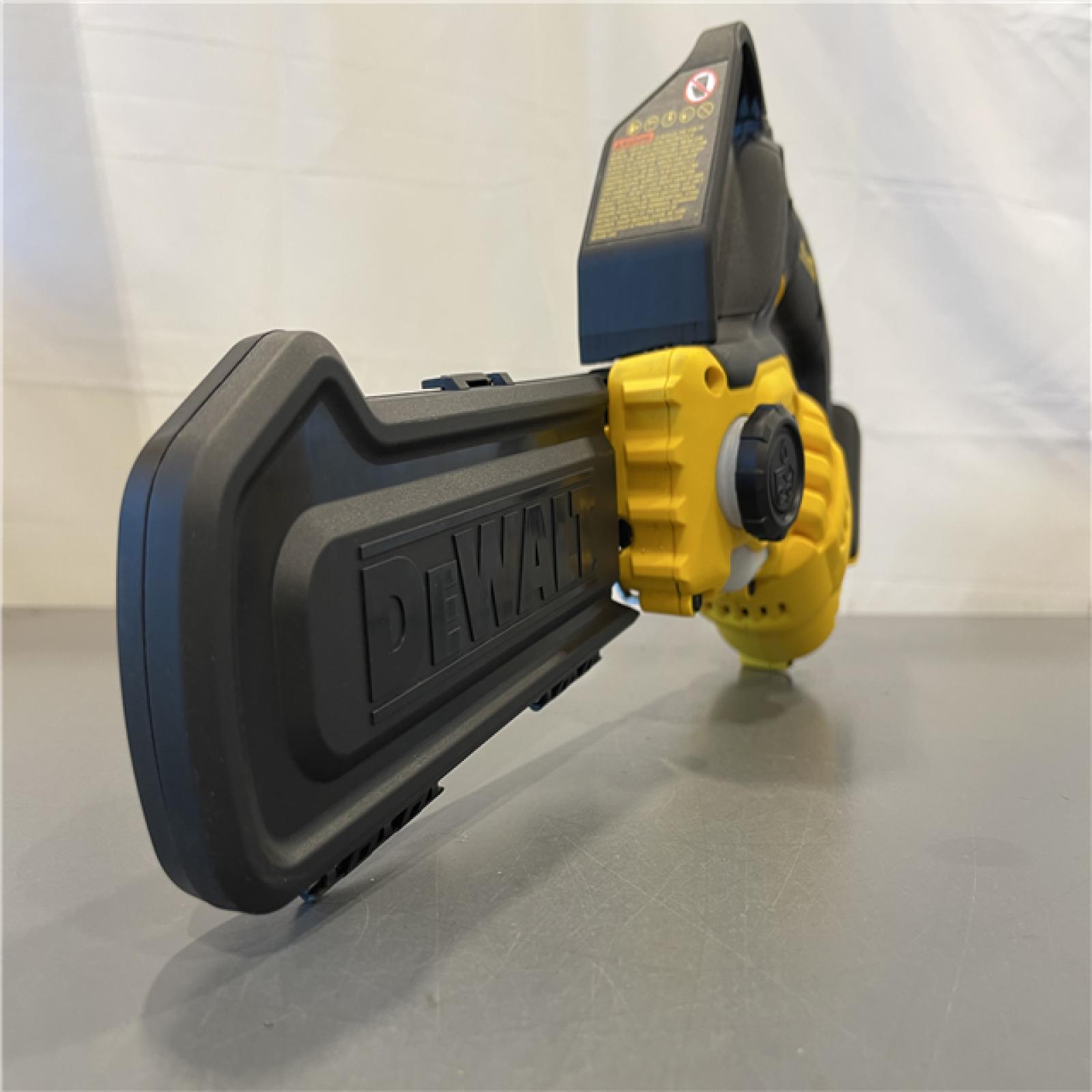 Like New! - Dewalt 20V Max 8  Pruning Chainsaw Brushless Cordless Kit