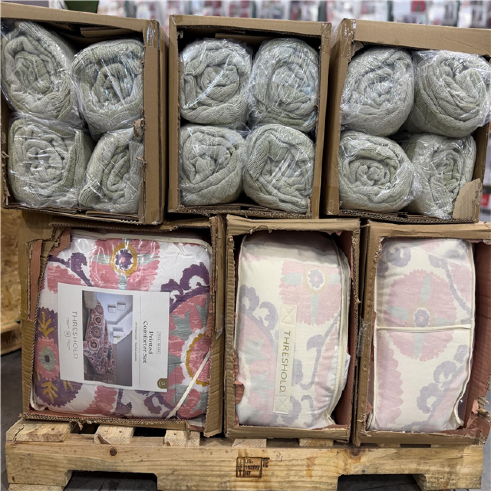 DALLAS LOCATION - BULLSEYE NEW! MIXED BEDDING PALLET - (43 UNITS)