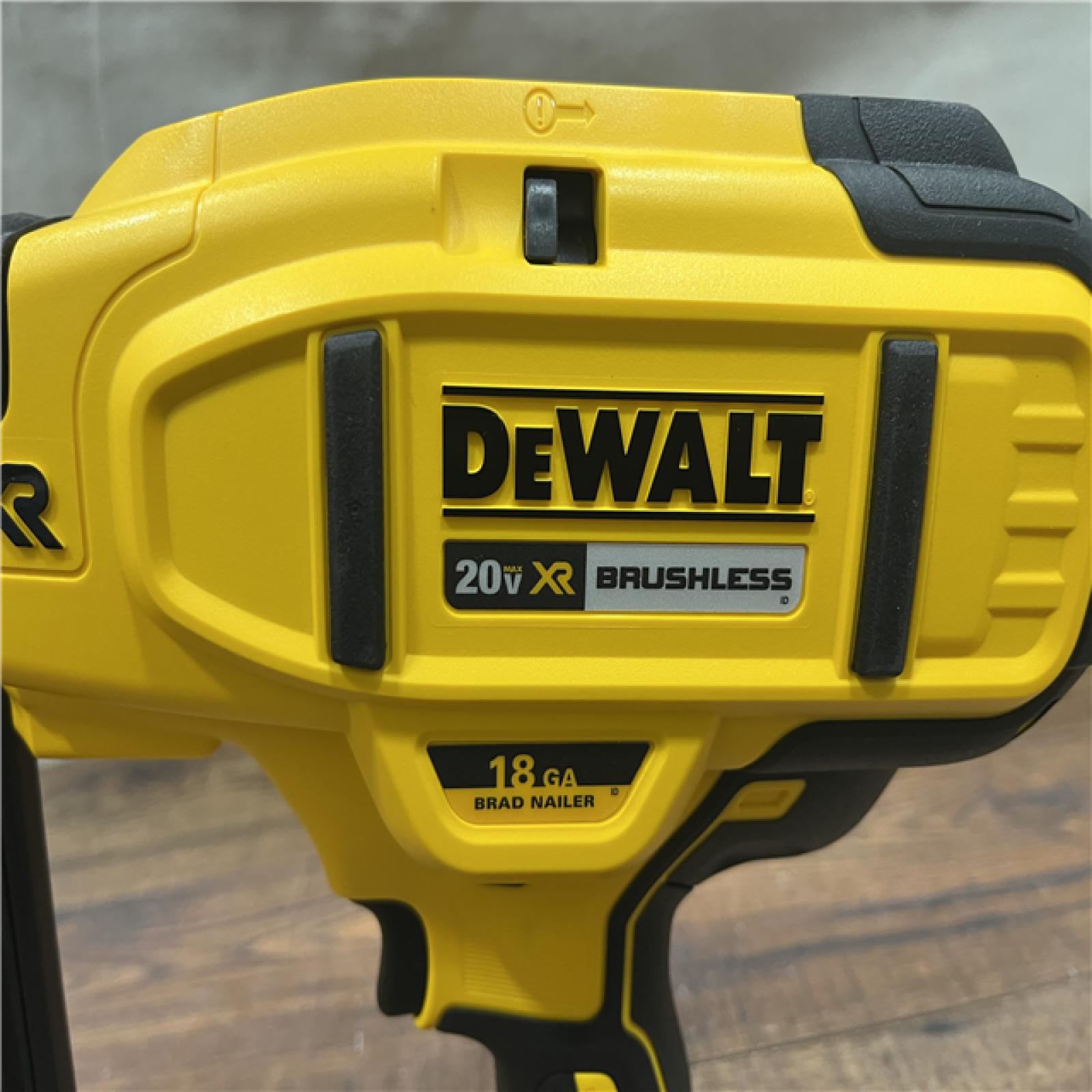 AS-IS DEWALT 20V MAX XR 18 Gauge Brad Nailer Kit