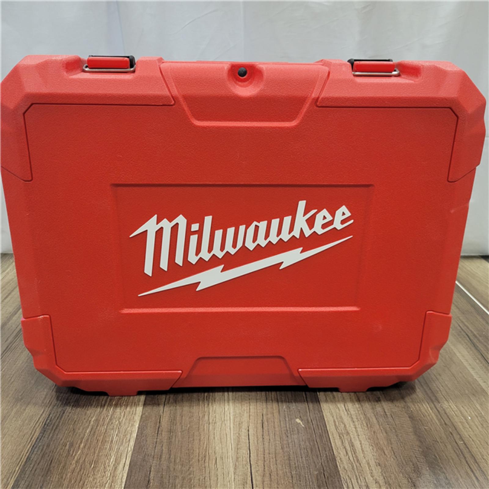 AS-IS Milwaukee-3632-21 M12 Green Beam Laser 360Â° 3-Plane Kit