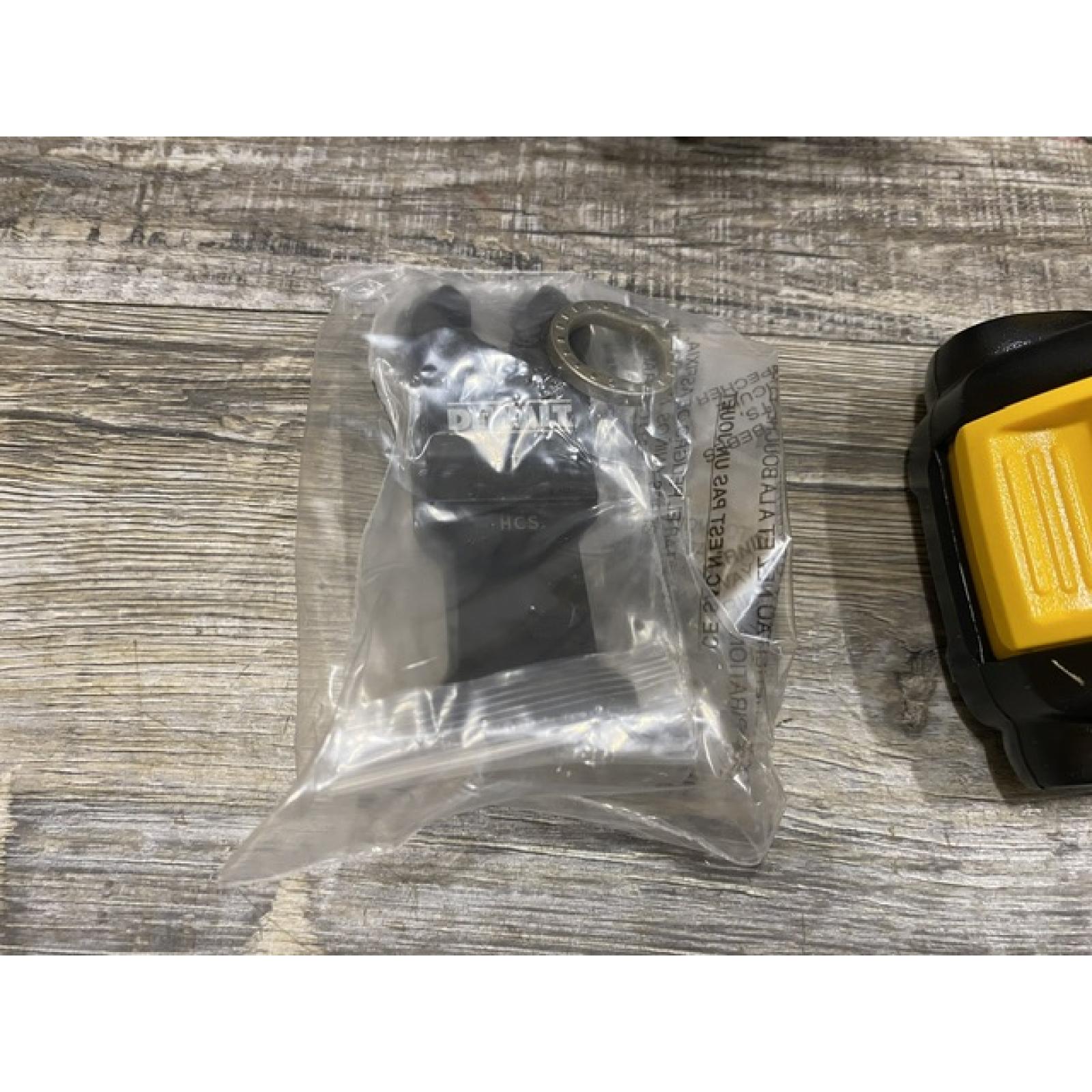 LIKE NEW - DEWALT 20V MAX XR Cordless Brushless 3-Speed Oscillating Multi Tool Kit