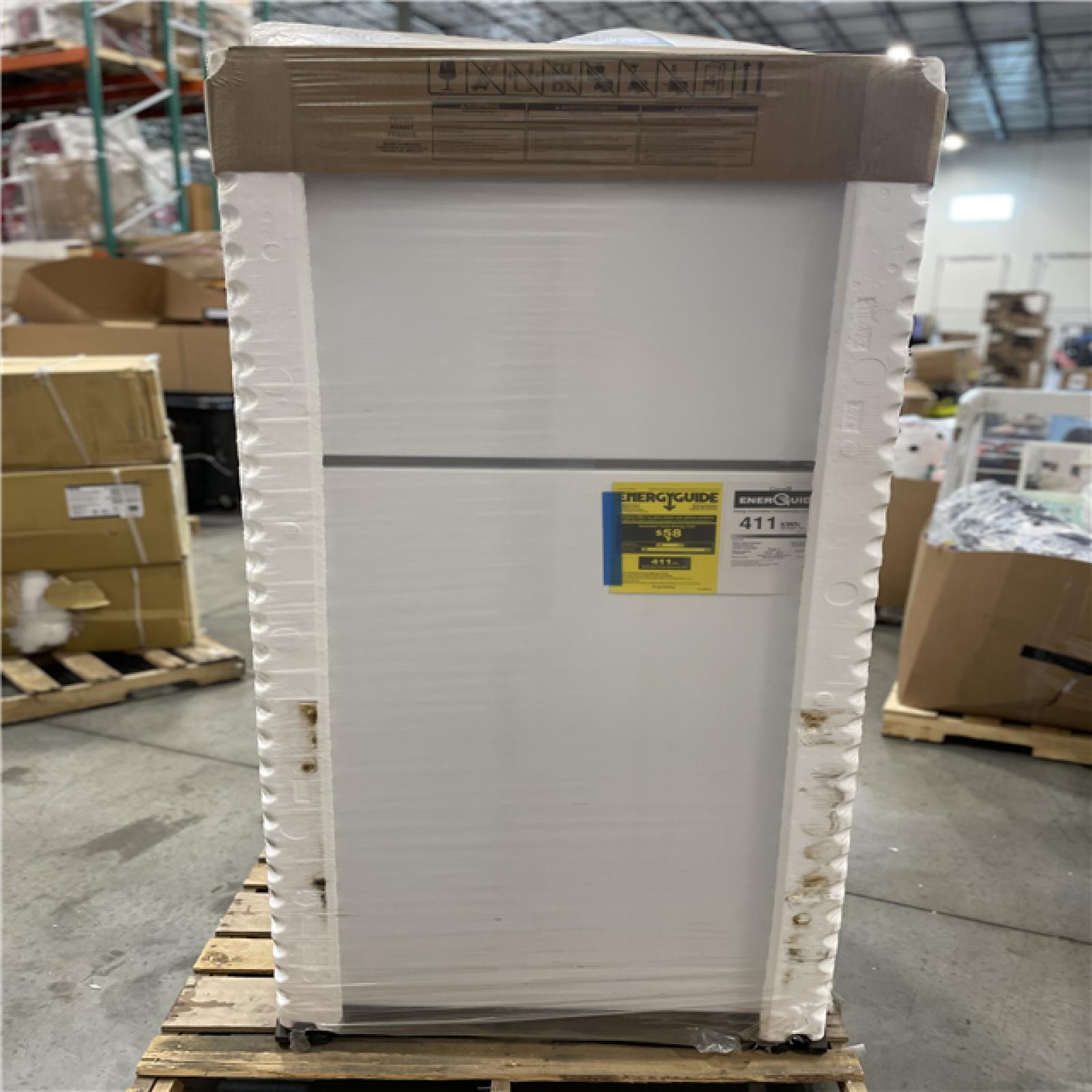 DALLAS LOCATION- AS-IS WHIRLPOOL 18 CU FT TOP FREEZER AND REFRIGERATOR WHITE