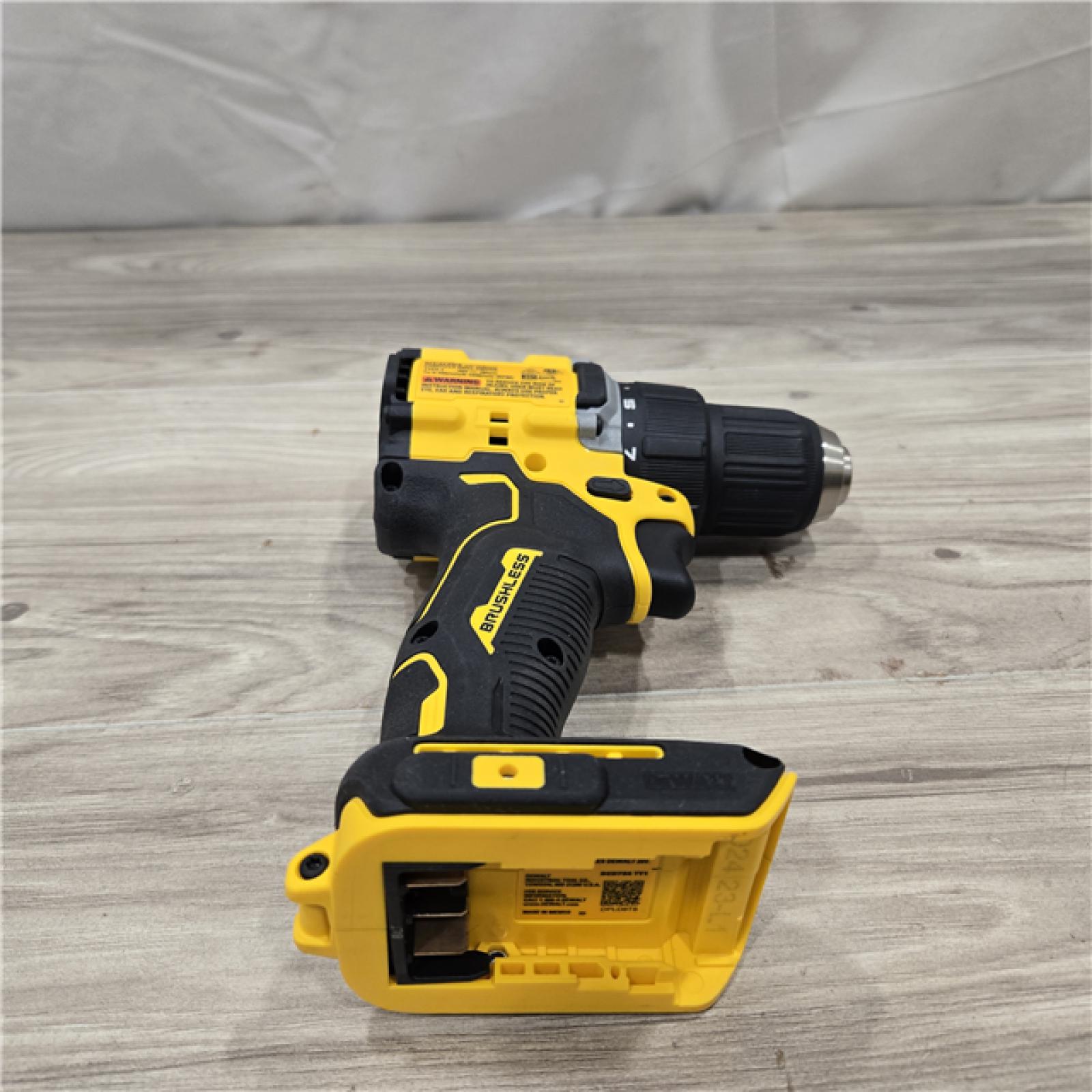 AS-IS DEWALT ATOMIC COMPACT SERIES 20V MAX* Cordless 1/2 Drill/Driver Kit