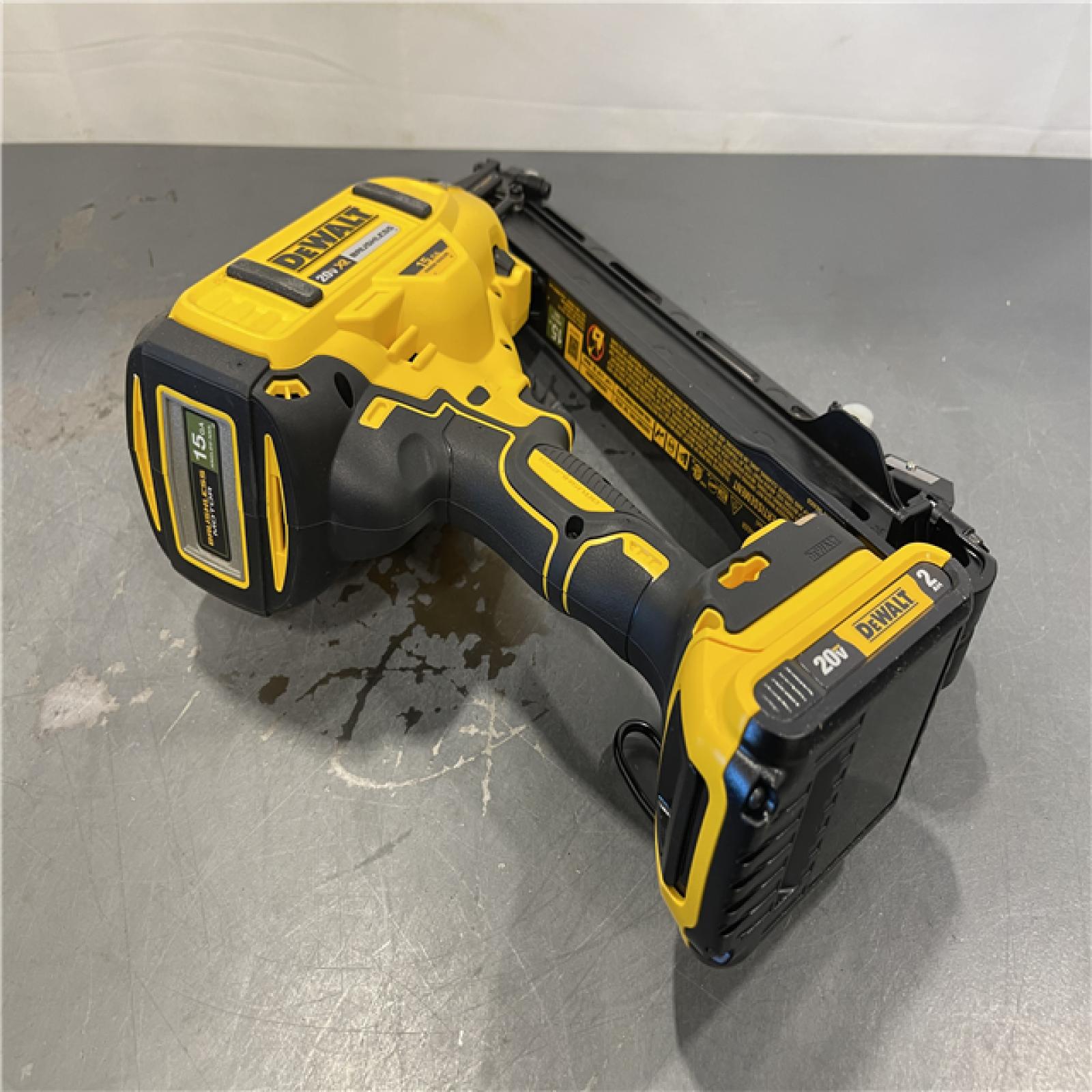 AS-IS - DeWalt 20V MAX XR Lithium-Ion Cordless 2-1/2 in. 15-Gauge Finish Nailer Kit