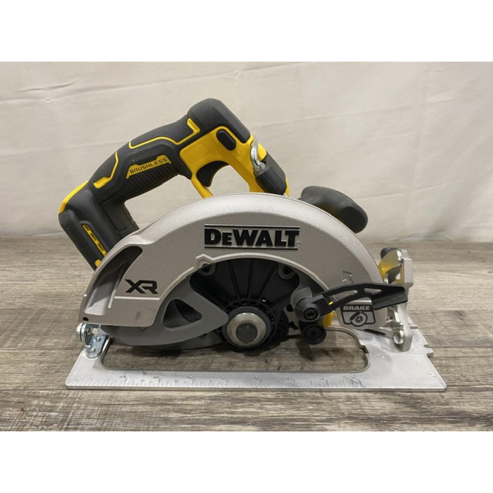 AS-IS DEWALT 20-Volt MAX 7-1/4 in. Cordless Circular Saw (Tool Only)