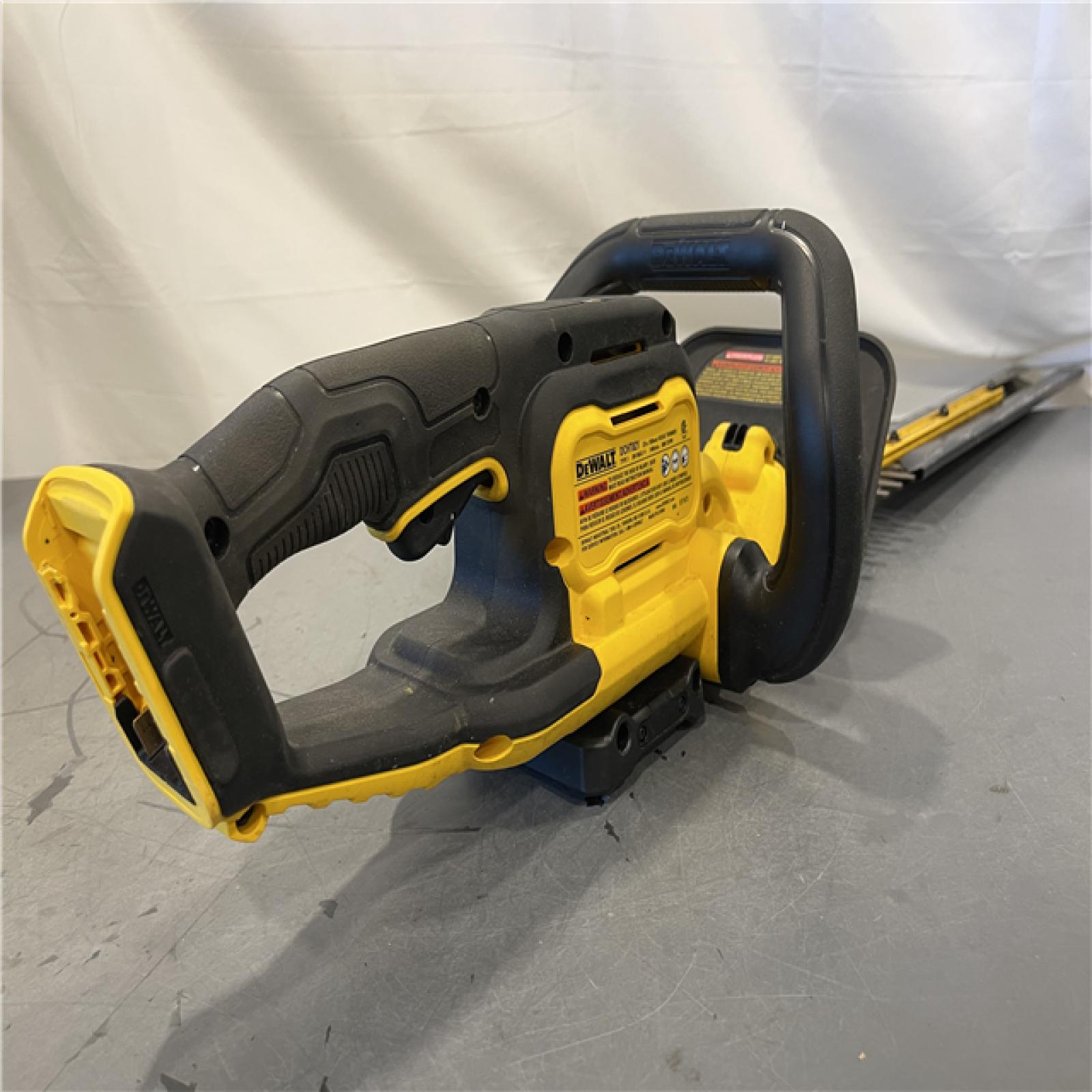 AS-IS - DeWalt 20V MAX 22 in. Cordless Battery Powered Hedge Trimmer