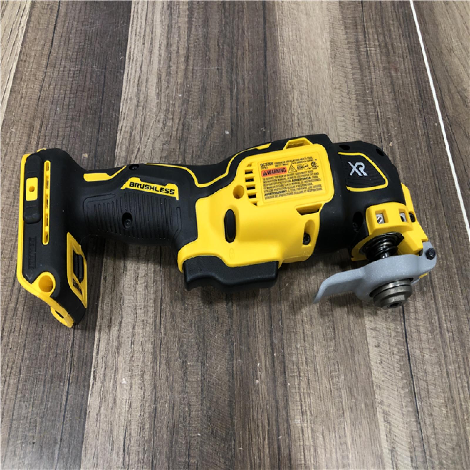 AS-IS DEWALT 20V MAX XR Cordless Brushless 3-Speed Oscillating Multi Tool Kit