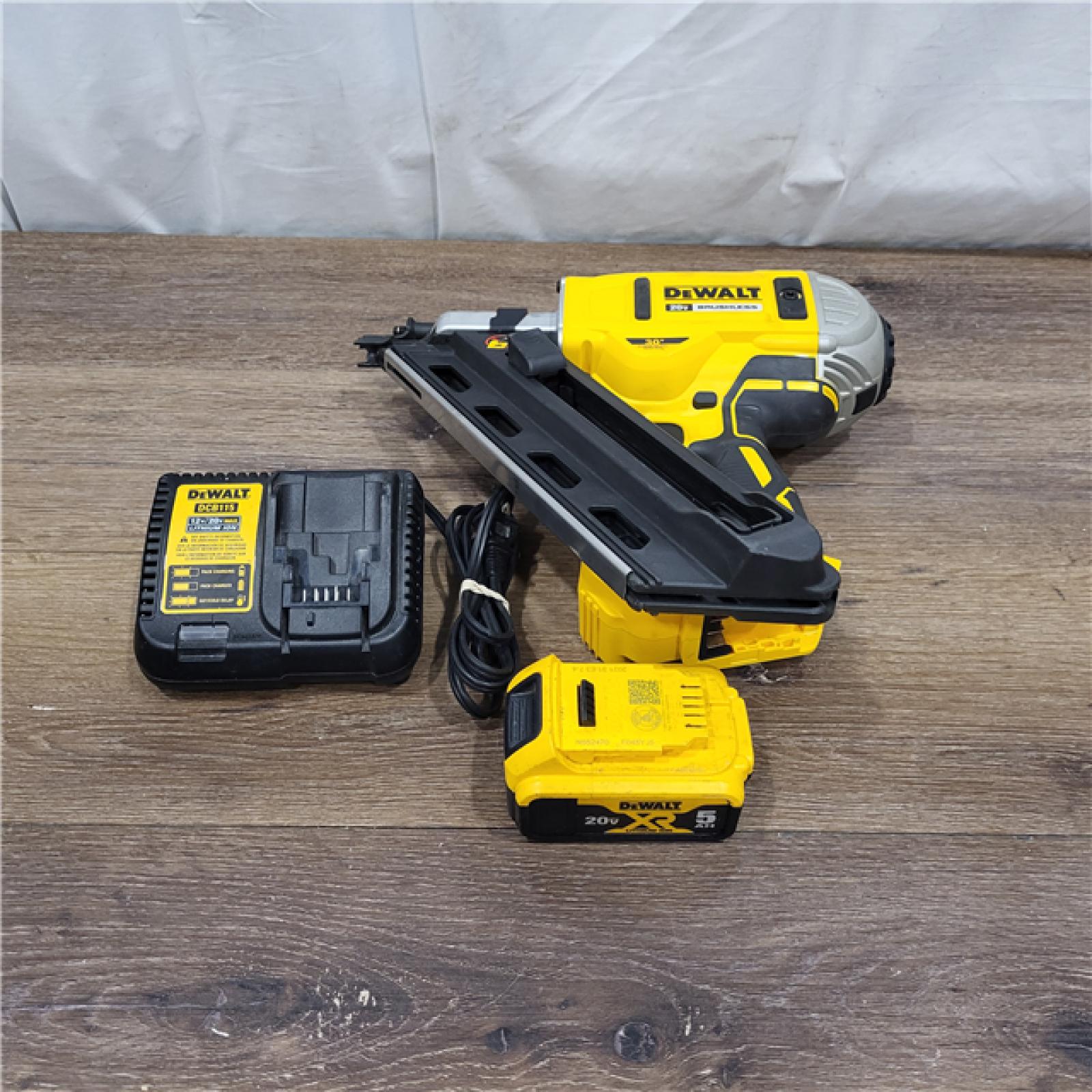 ASIS DeWalt 20V MAX Brushless Cordless 2Speed 30° Paper Collated
