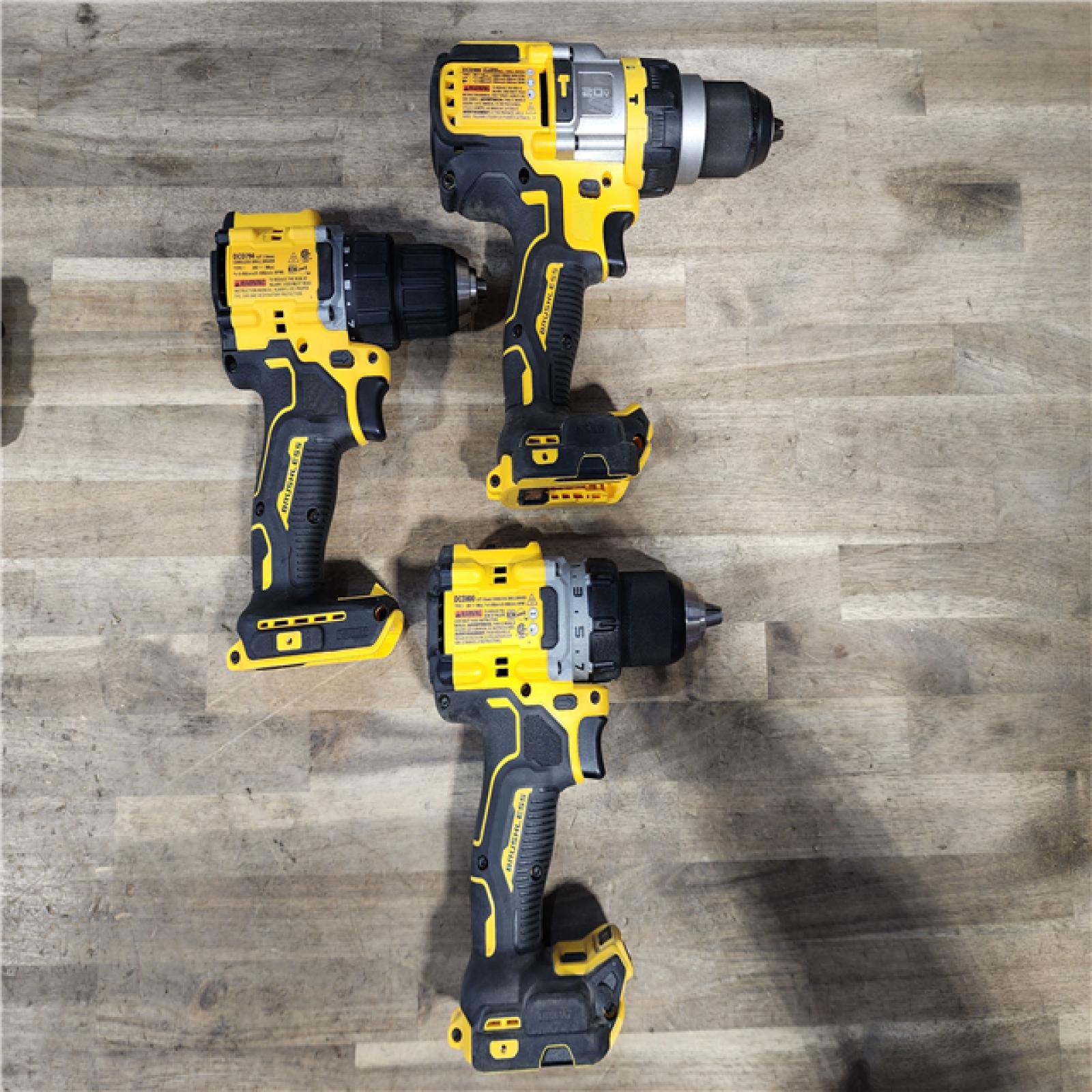 HOUSTON LOCATION - AS-IS DEWALT 3 TOOL COMBO KIT W/ (2) BATTERY & CHARGER