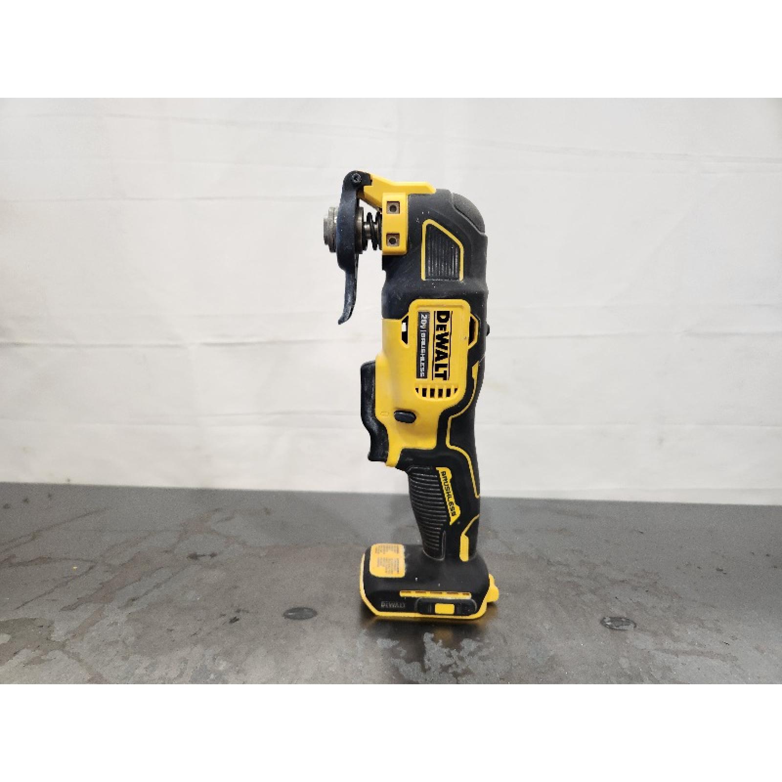 AS-IS- DEWALT ATOMIC 20V MAX Cordless Brushless Oscillating Multi Tool (Tool Only)