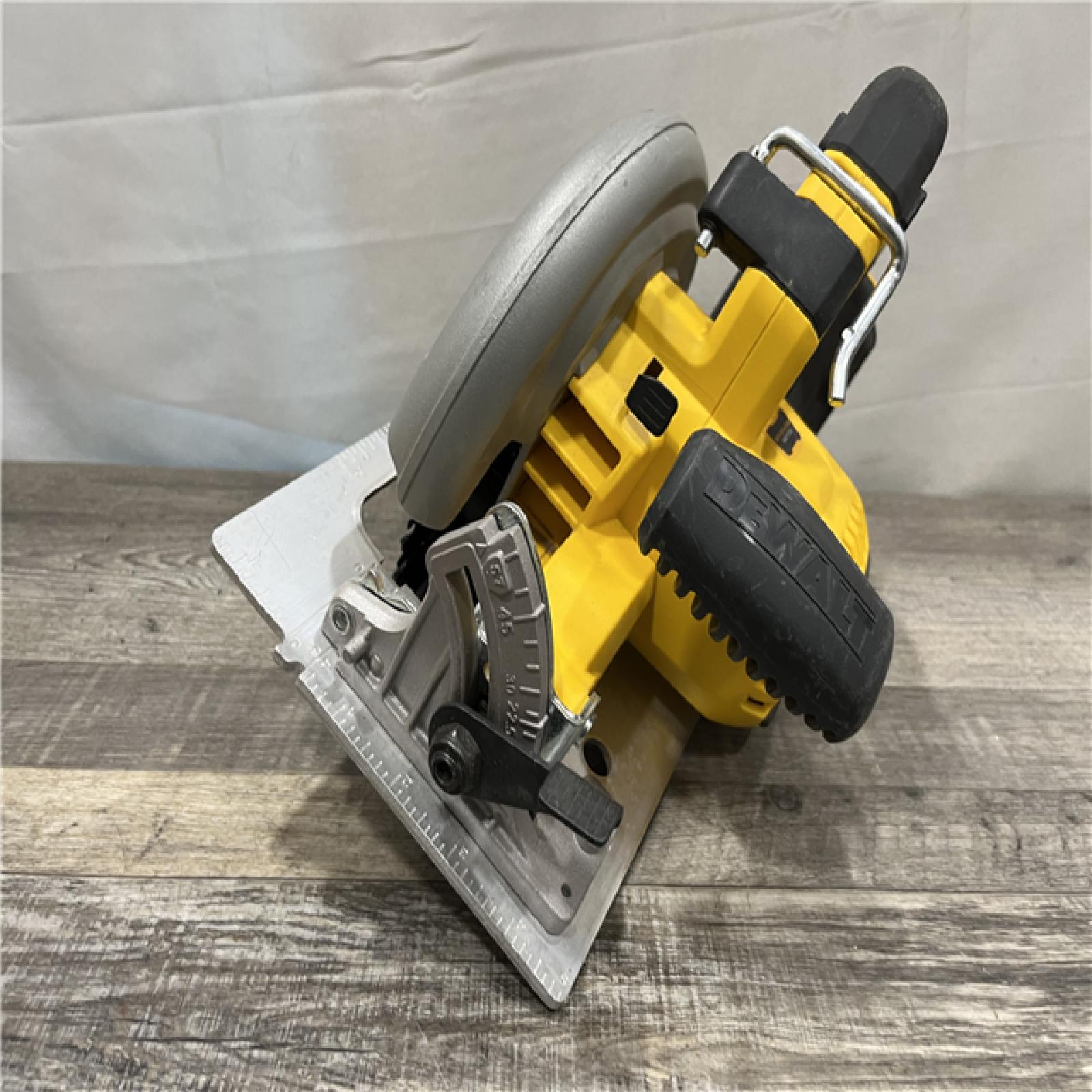 AS-IS DEWALT 20-Volt MAX 7-1/4 in. Cordless Circular Saw (Tool Only)