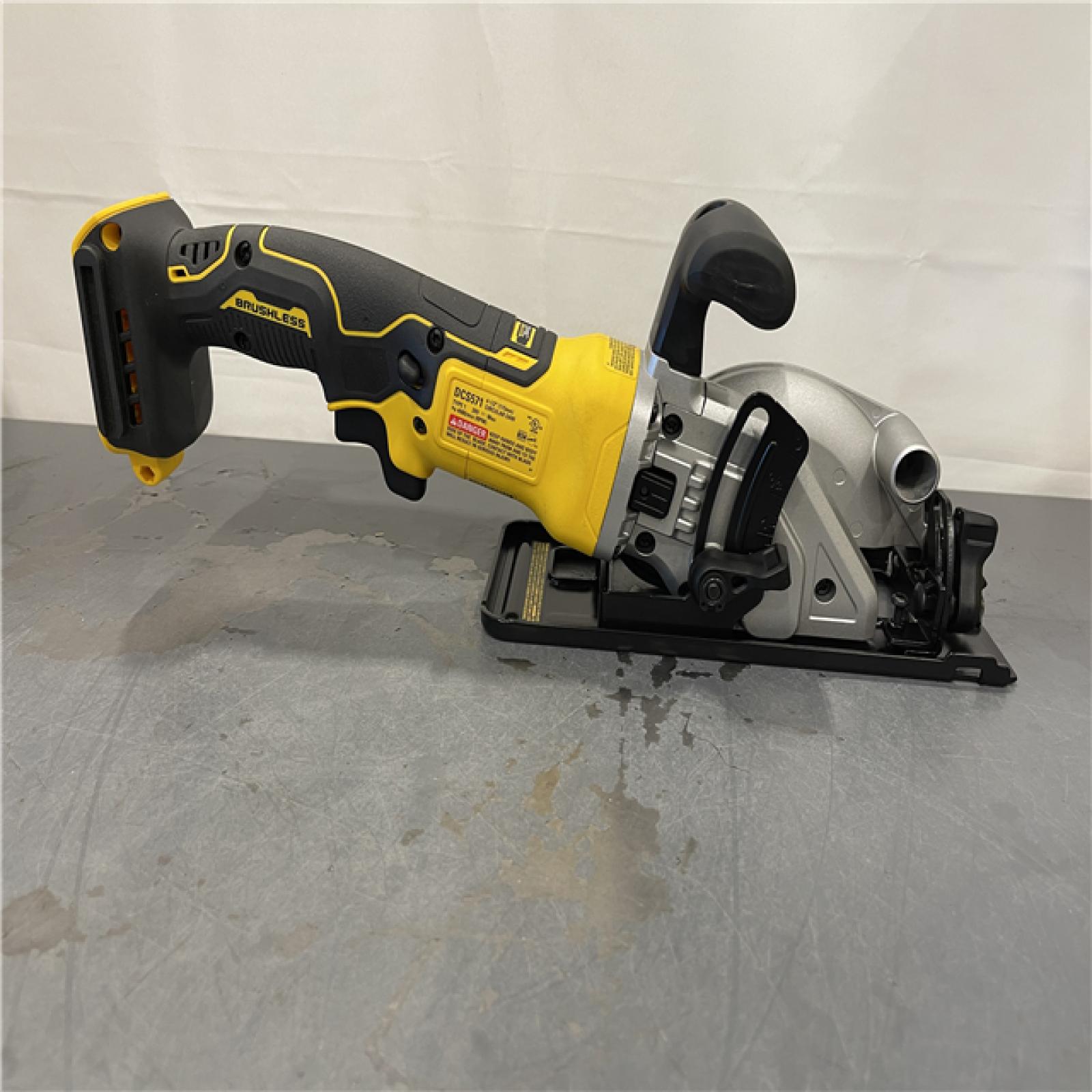 AS-IS - DEWALT ATOMIC 20V MAX Cordless Brushless 4-1/2 in. Circular Saw