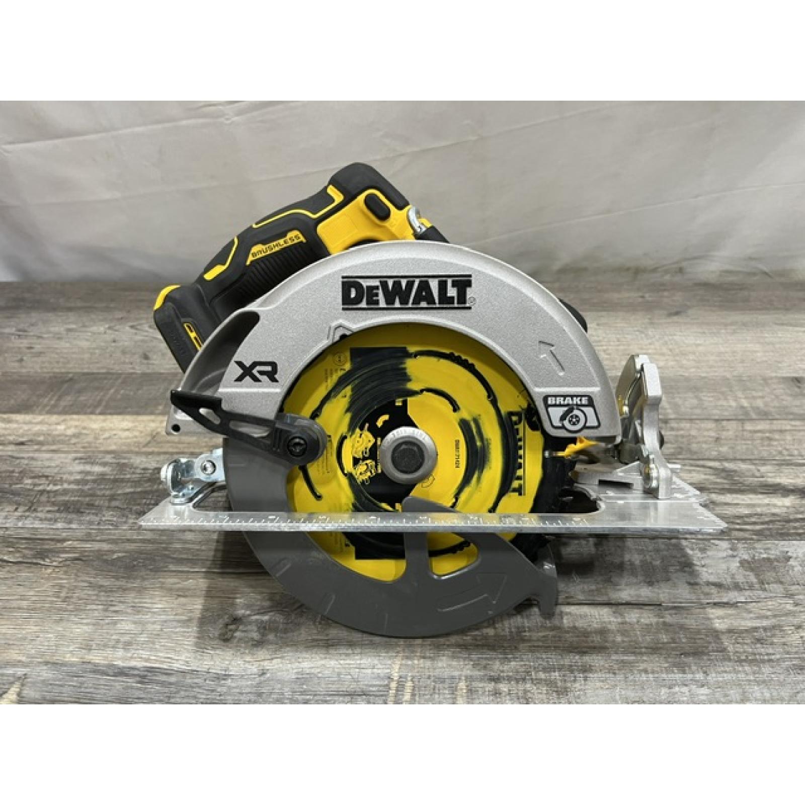 AS-IS DEWALT 20-Volt MAX 7-1/4 in. Cordless Circular Saw (Tool Only)