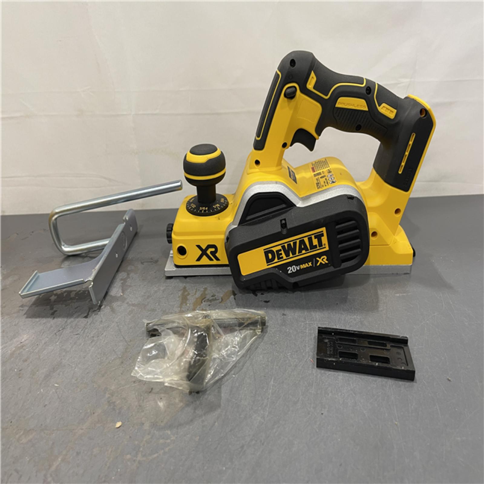 AS-IS - DEWALT 20V MAX XR Cordless Brushless 3-1/4 in. Planer