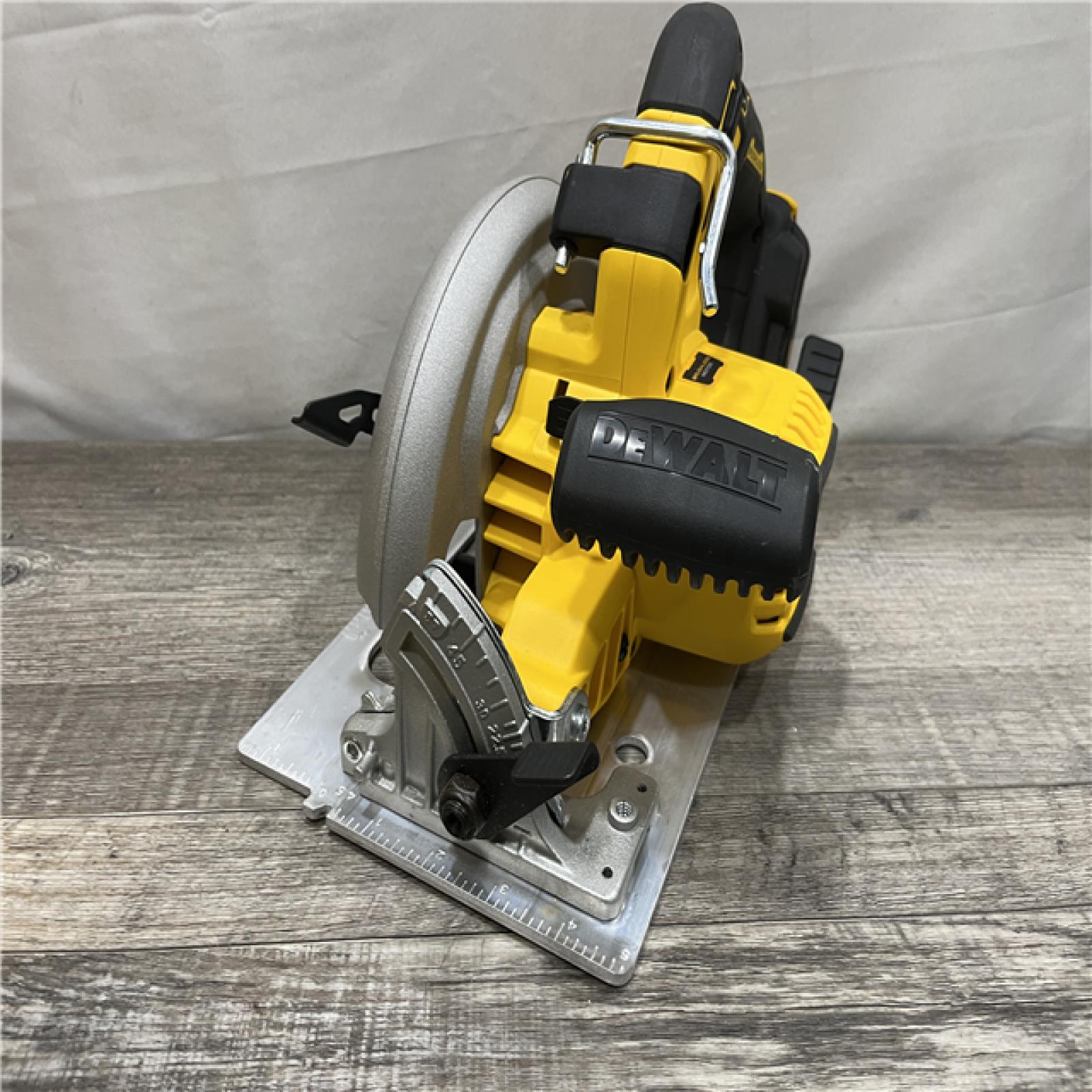 AS-IS DEWALT 20-Volt MAX 7-1/4 in. Cordless Circular Saw (Tool Only)