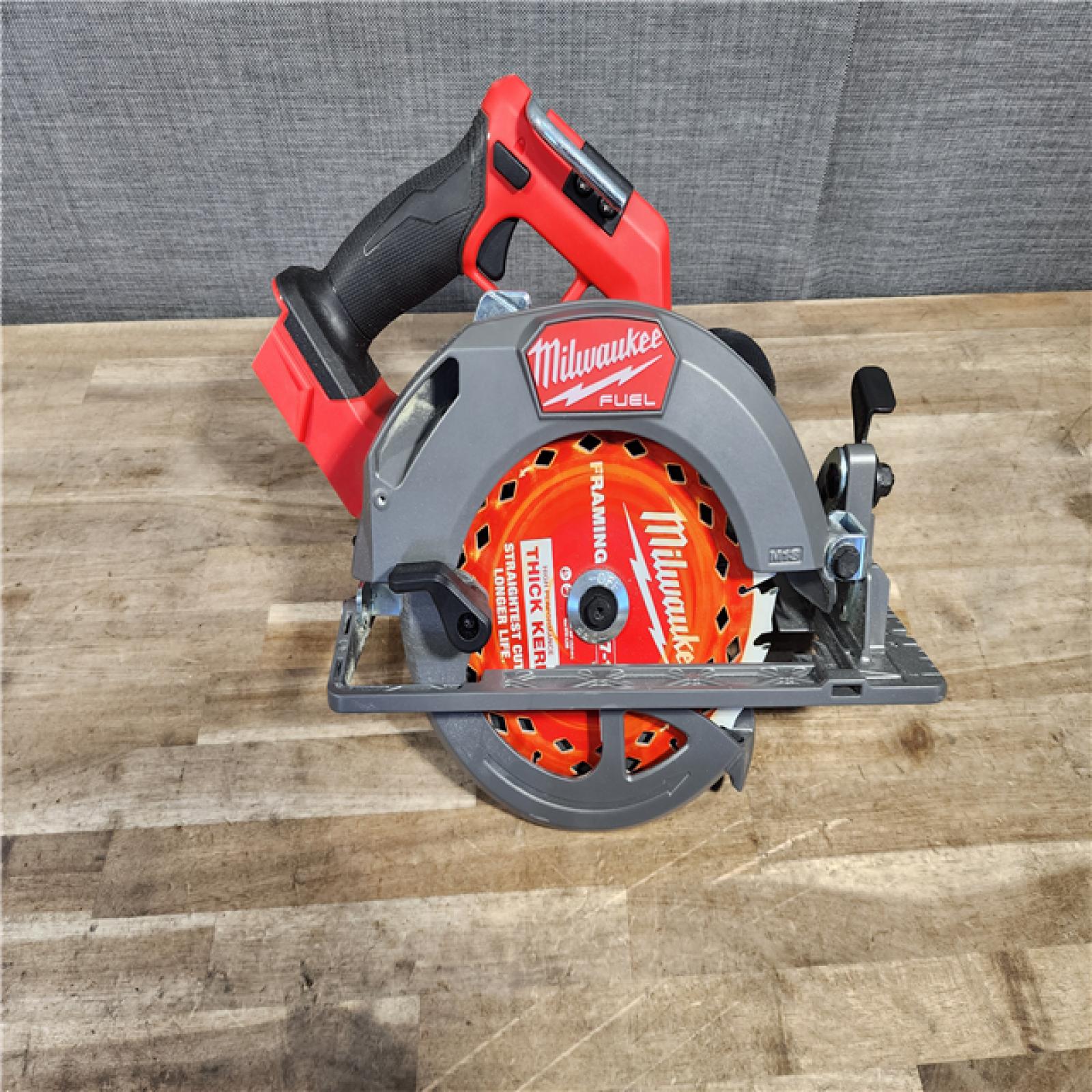 HOUSTON LOCATION - AS-IS Milwaukee M18 FUEL 7-1/4 Inch Circular Saw (Bare Tool)