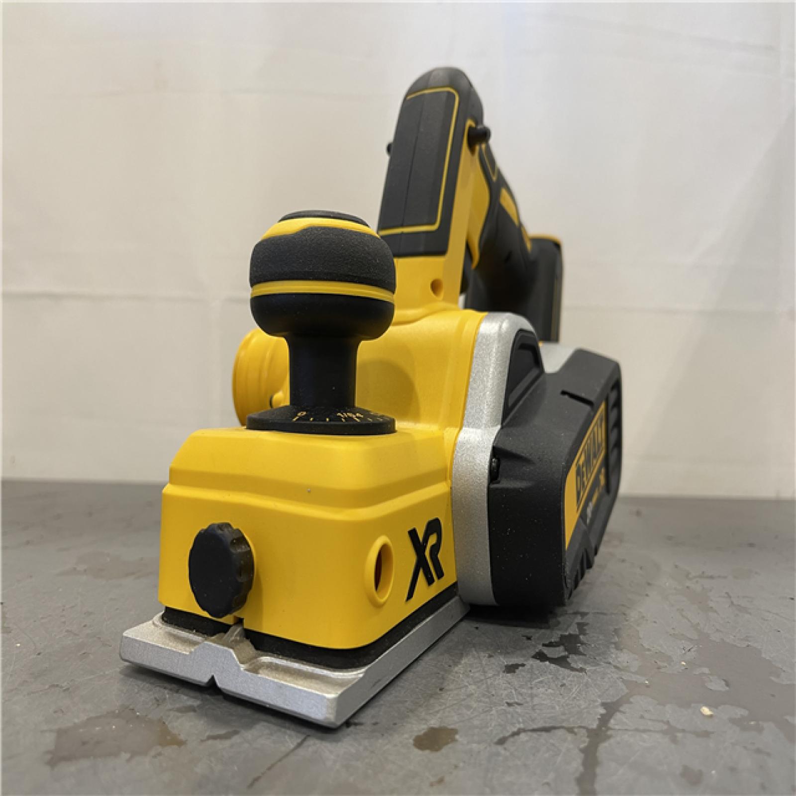 AS-IS - DEWALT 20V MAX XR Cordless Brushless 3-1/4 in. Planer
