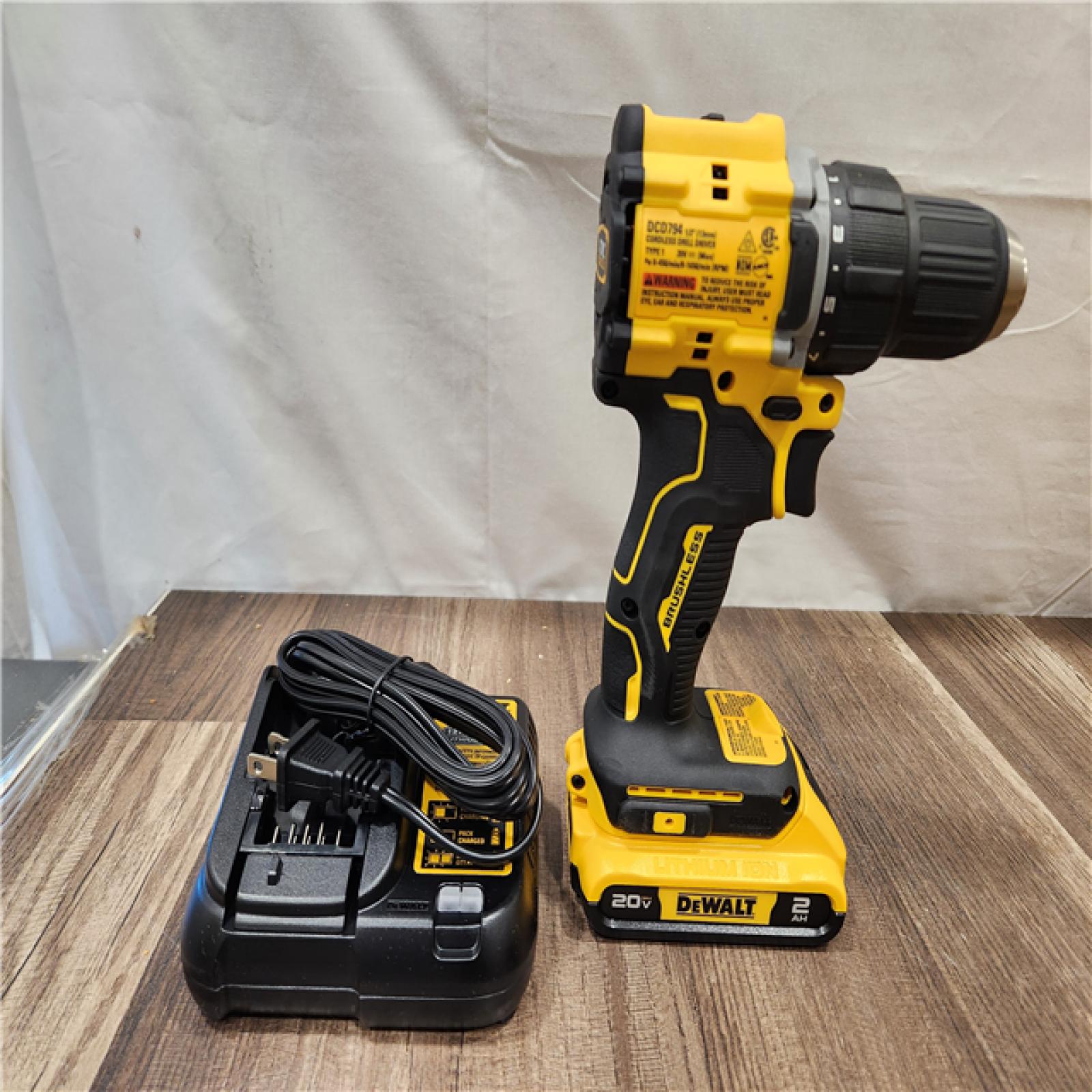 AS-IS- DEWALT ATOMIC COMPACT SERIES 20V MAX* Brushless Cordless 1/2 Drill/Driver Kit