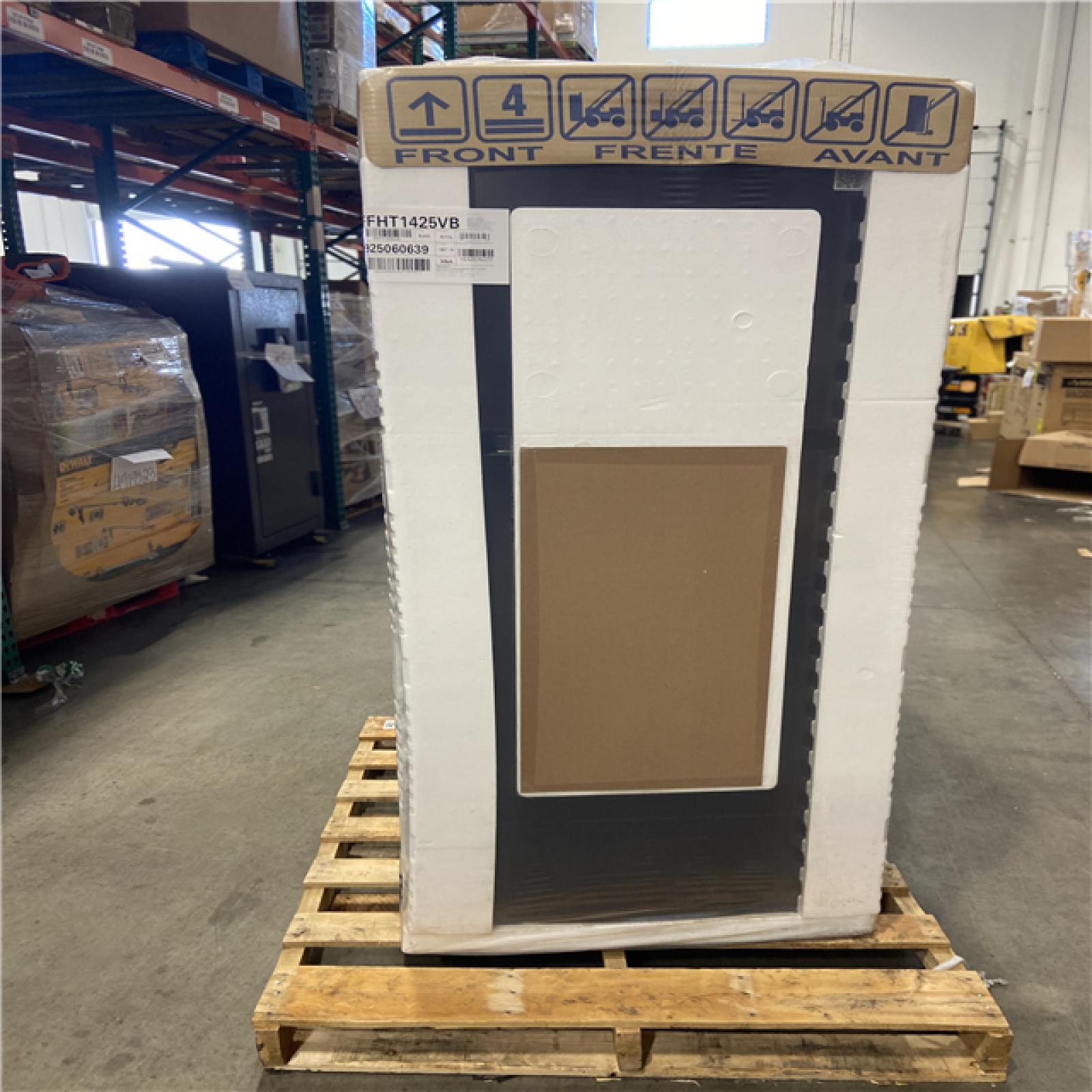 DALLAS LOCATION - Frigidaire 27.6 in. 14 cu. ft. Top Freezer Refrigerator in Black, ENERGY STAR