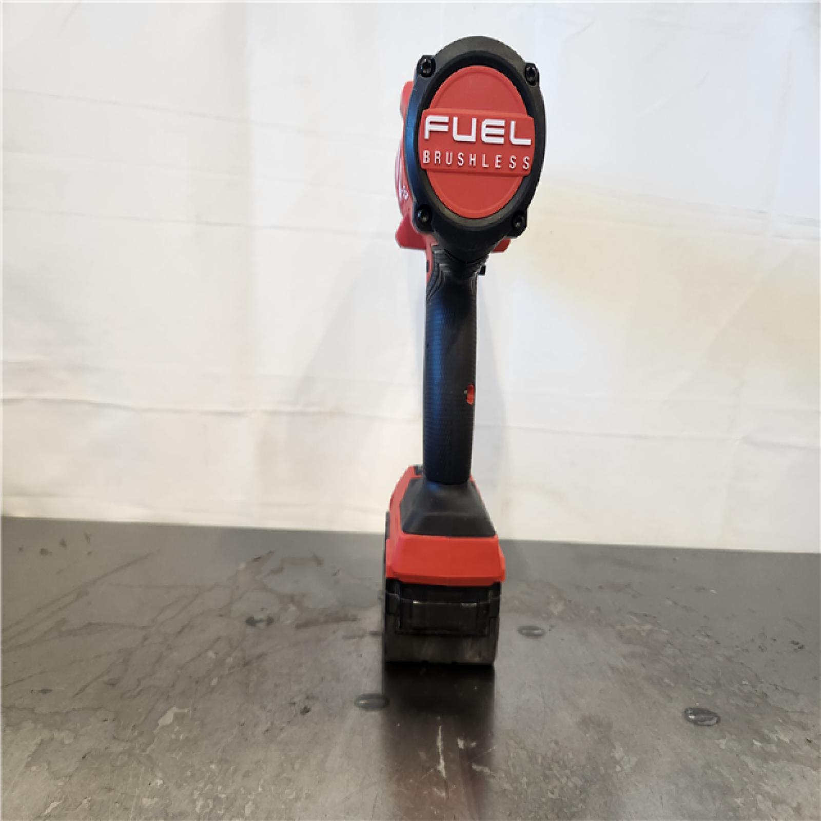 AS-IS- Milwaukee 1/2  Impact Wrench 5Ah Battery  Charger