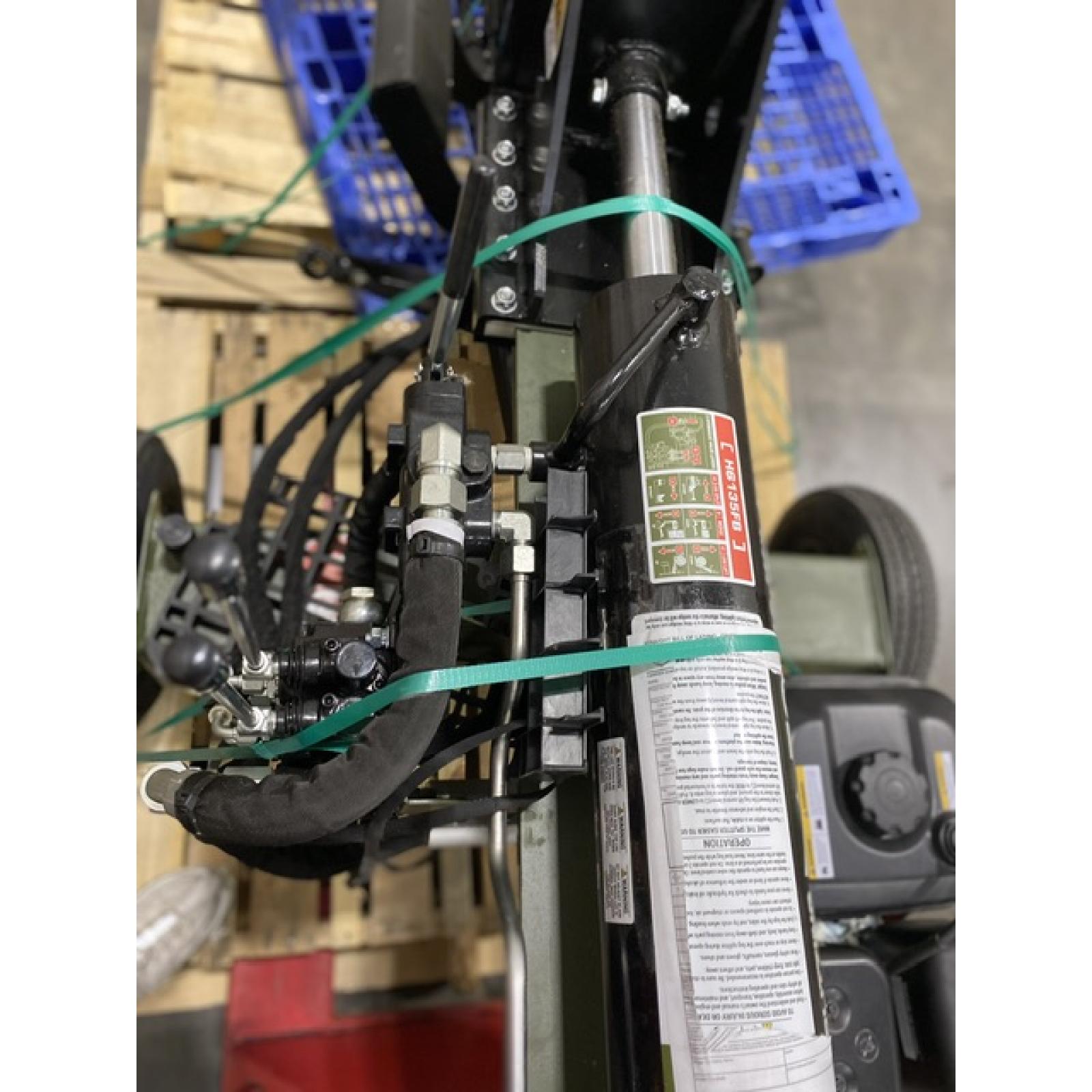 Dallas Location - As-Is H6135FB 35-Ton 306cc Gas Log Splitter