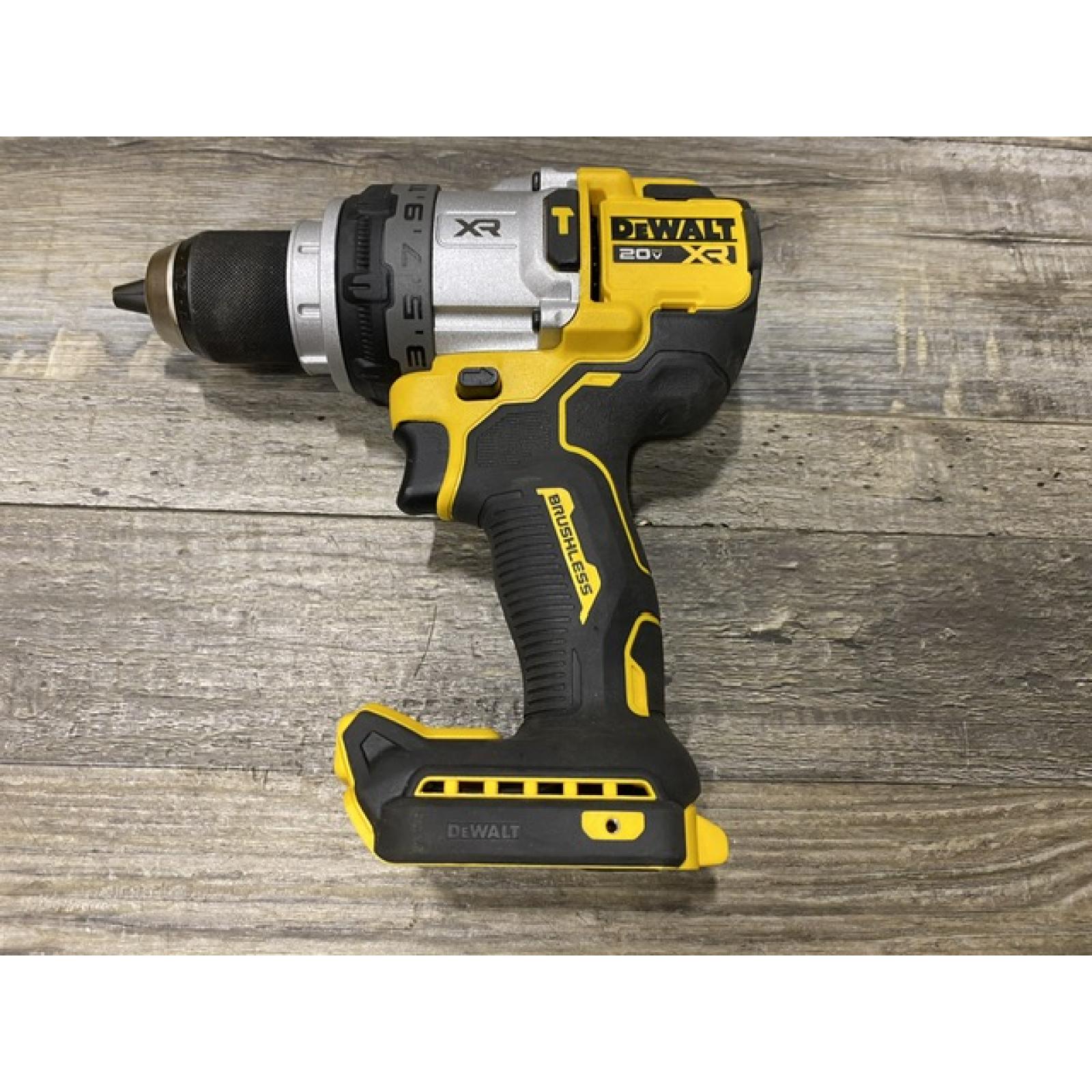AS-IS DEWALT Atomic 20V Max Lithium-Ion Brushless Cordless Compact 1/4 in. Impact Driver Kit