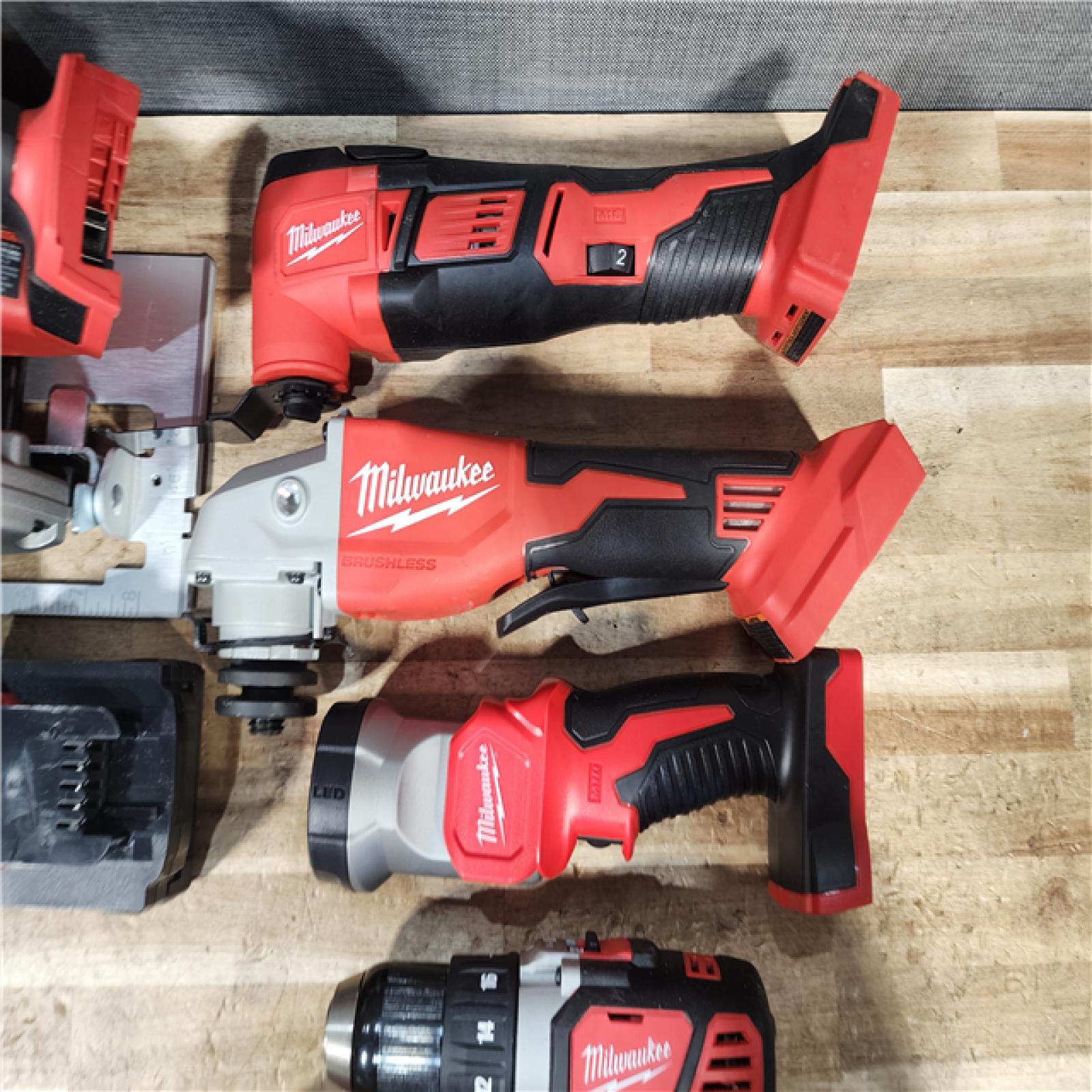 HOUSTON LOCATION - AS - IS Milwaukee 6 Tool Combo Kit W/ (2) Battery & Charger