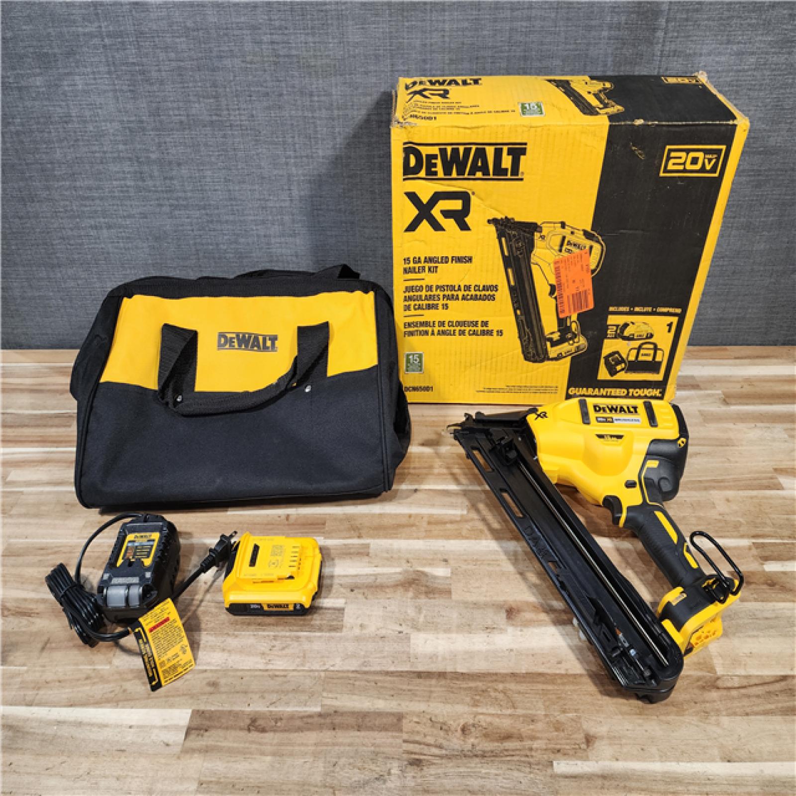 HOUSTON LOCATION - AS-IS DEWALT 20V MAX XR Lithium-Ion Cordless 2-1/2 in. 15-Gauge Finish Nailer Kit