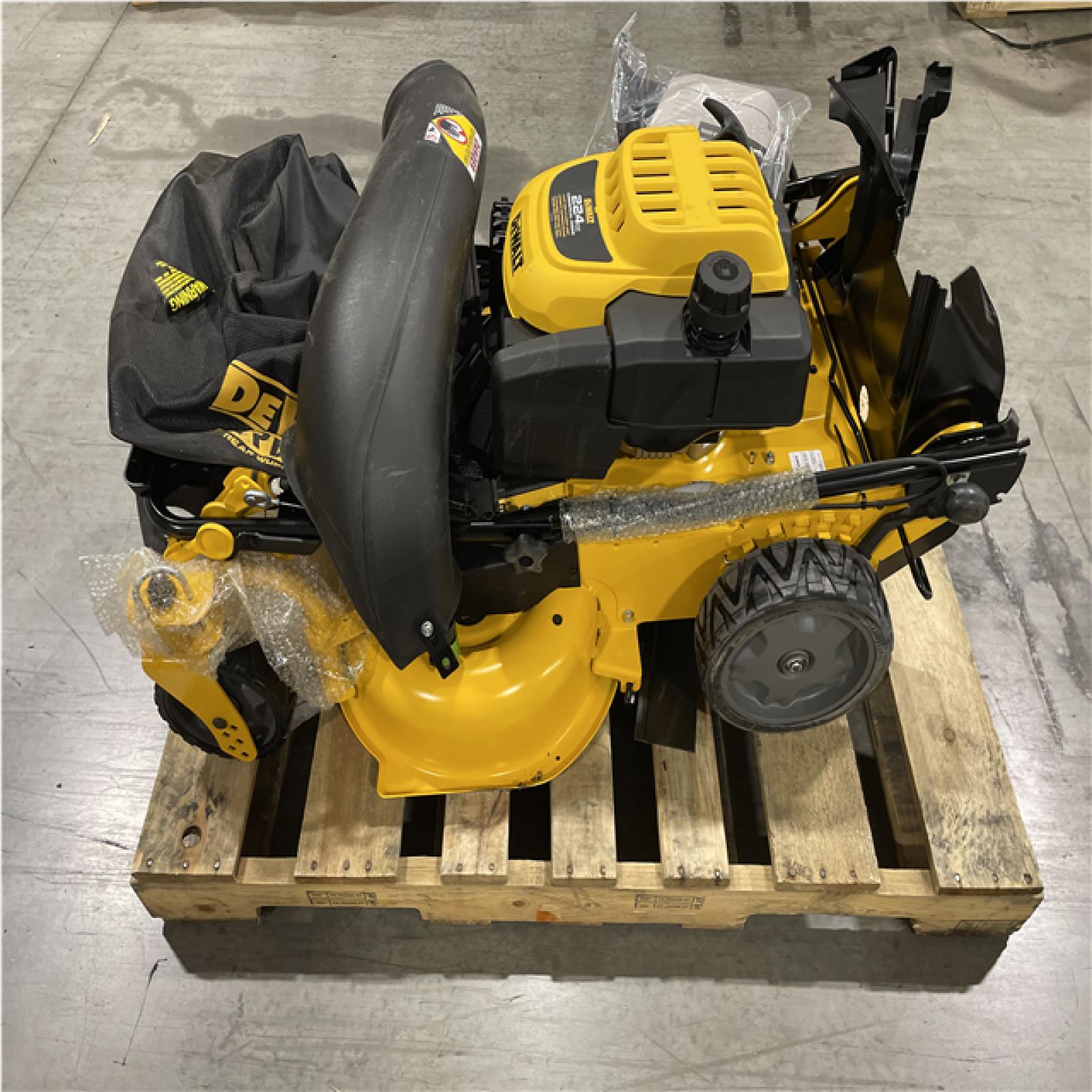 DALLAS LOCATION- AS-IS DEWALT 28 in. 224cc E-GOV Engine 3-in-1 Gas RWD Self-Propelled Lawn Mower RWD