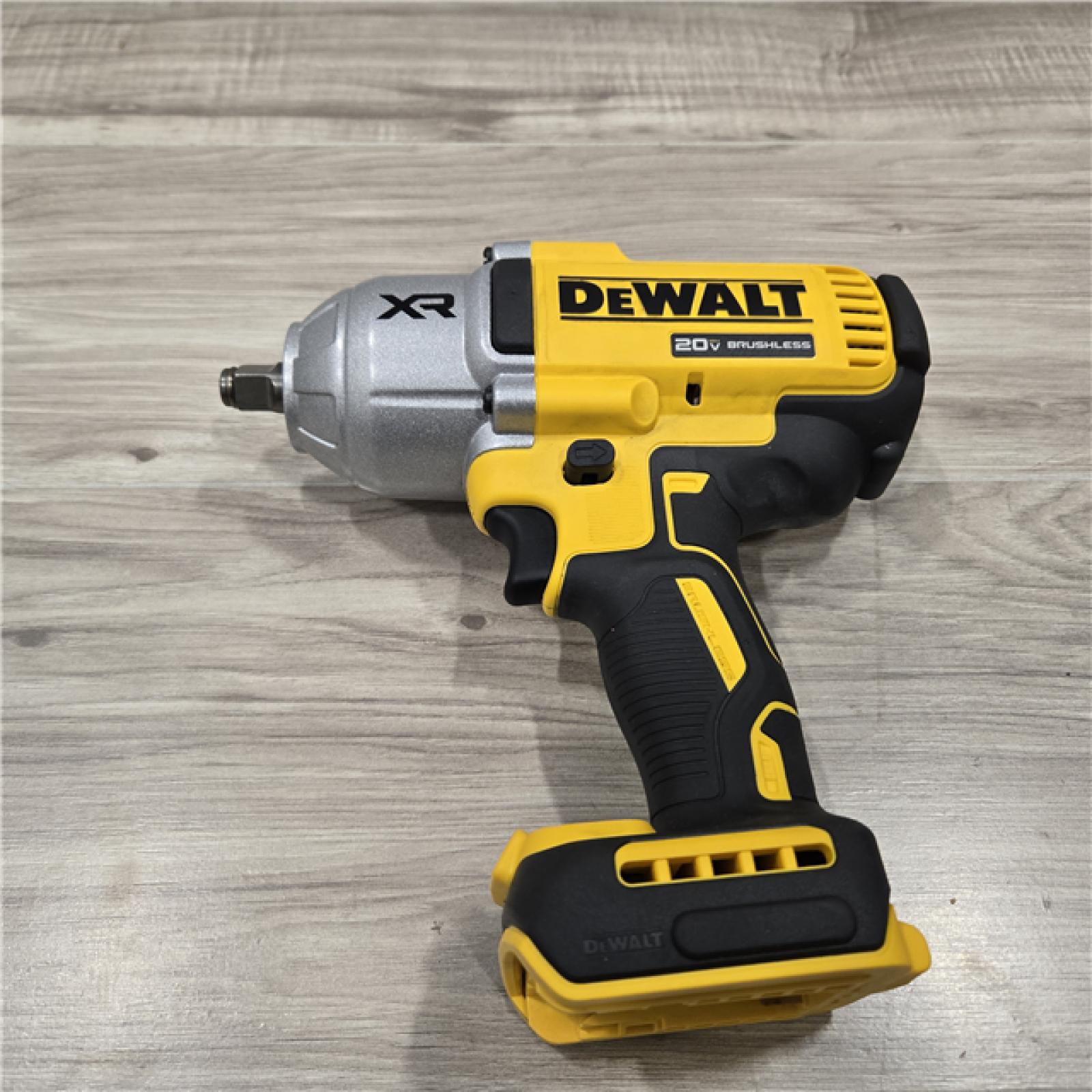 LIKE NEW! - Dewalt 20V MAX Cordless Impact Wrench Kit