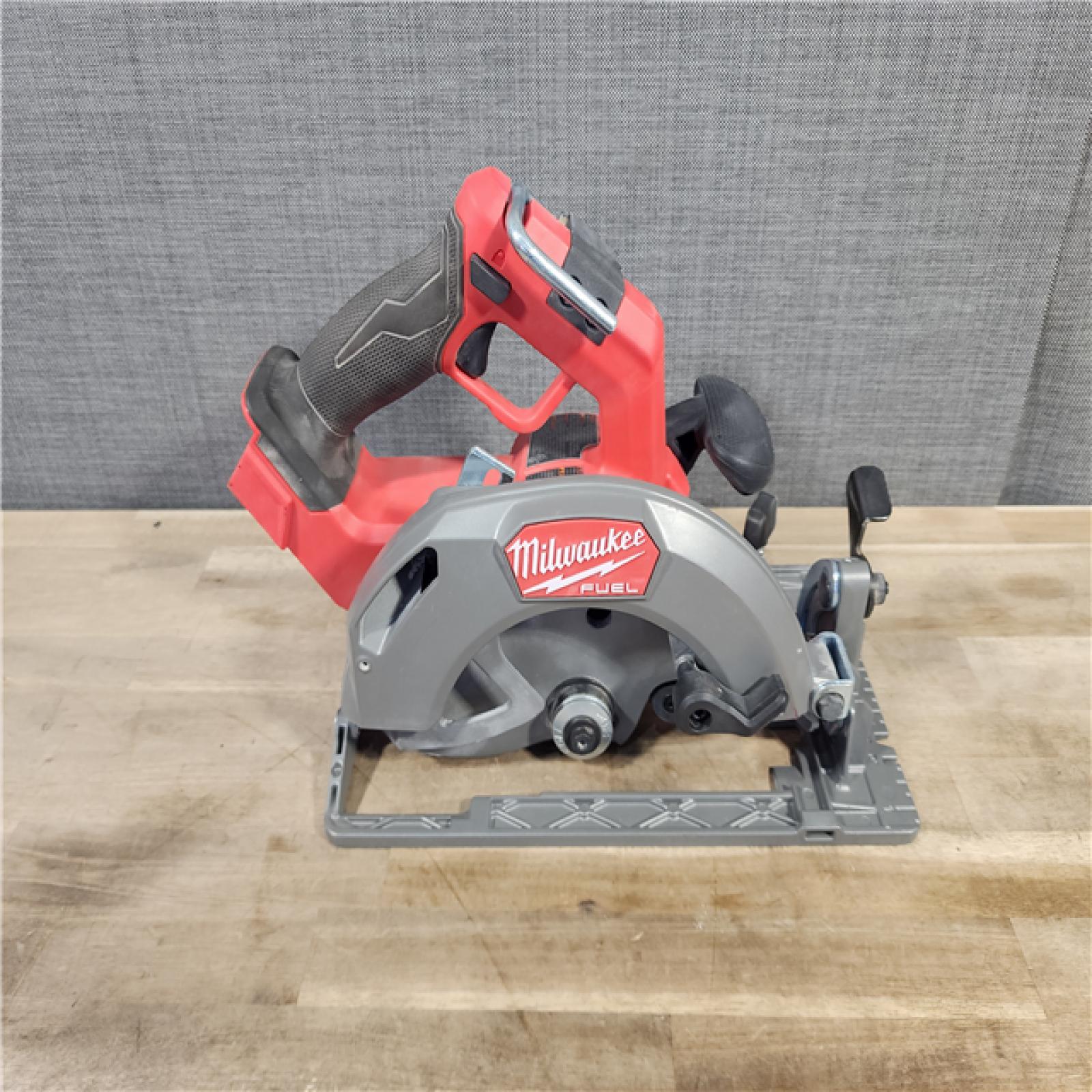 HOUSTON LOCATION - AS-IS Milwaukee Tools M18 FUEL 7-1/4 Circular Saw (Tool Only) 2834-20