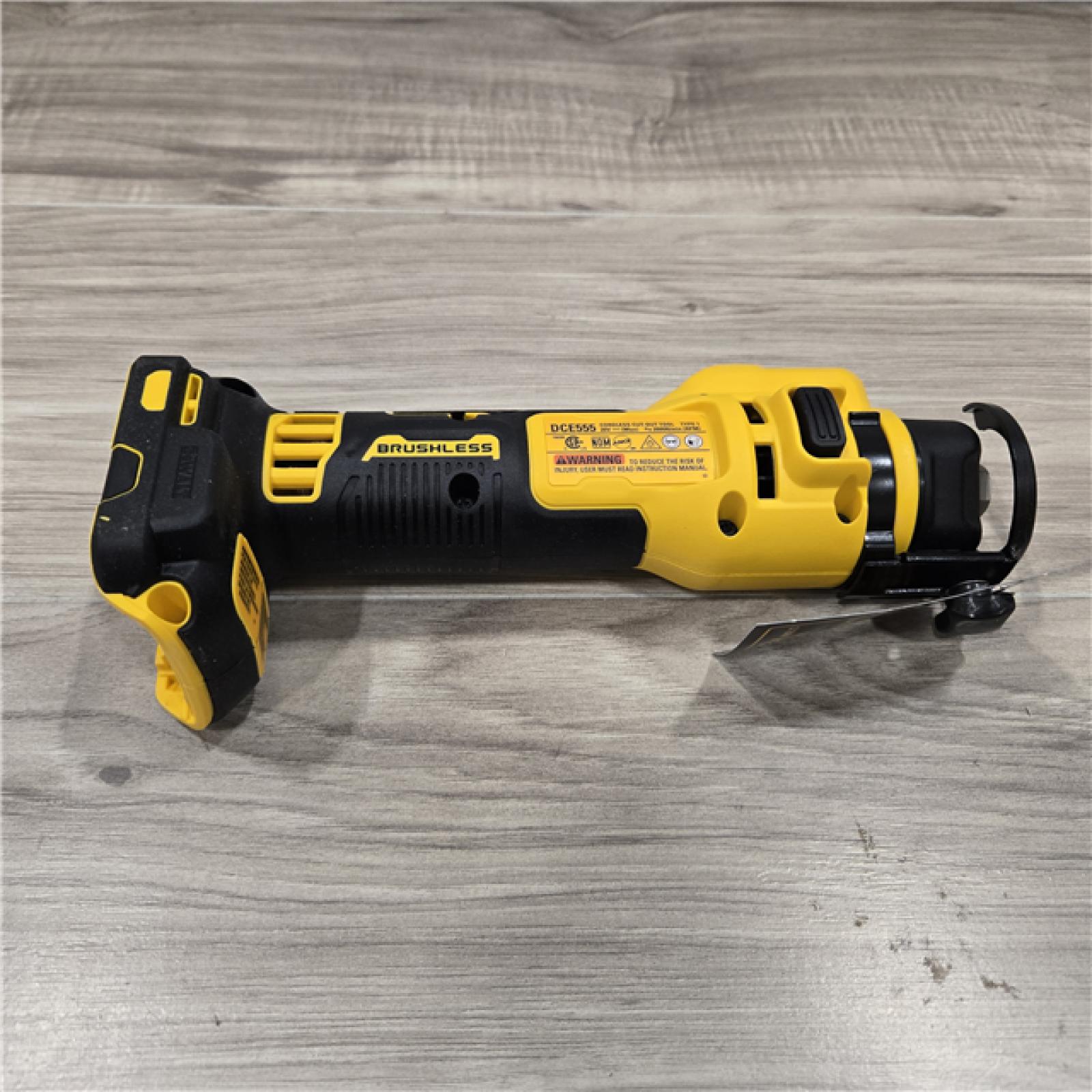 LIKE NEW! - DEWALT 20V MAX Cordless Cut Out Tool (Tool-Only)