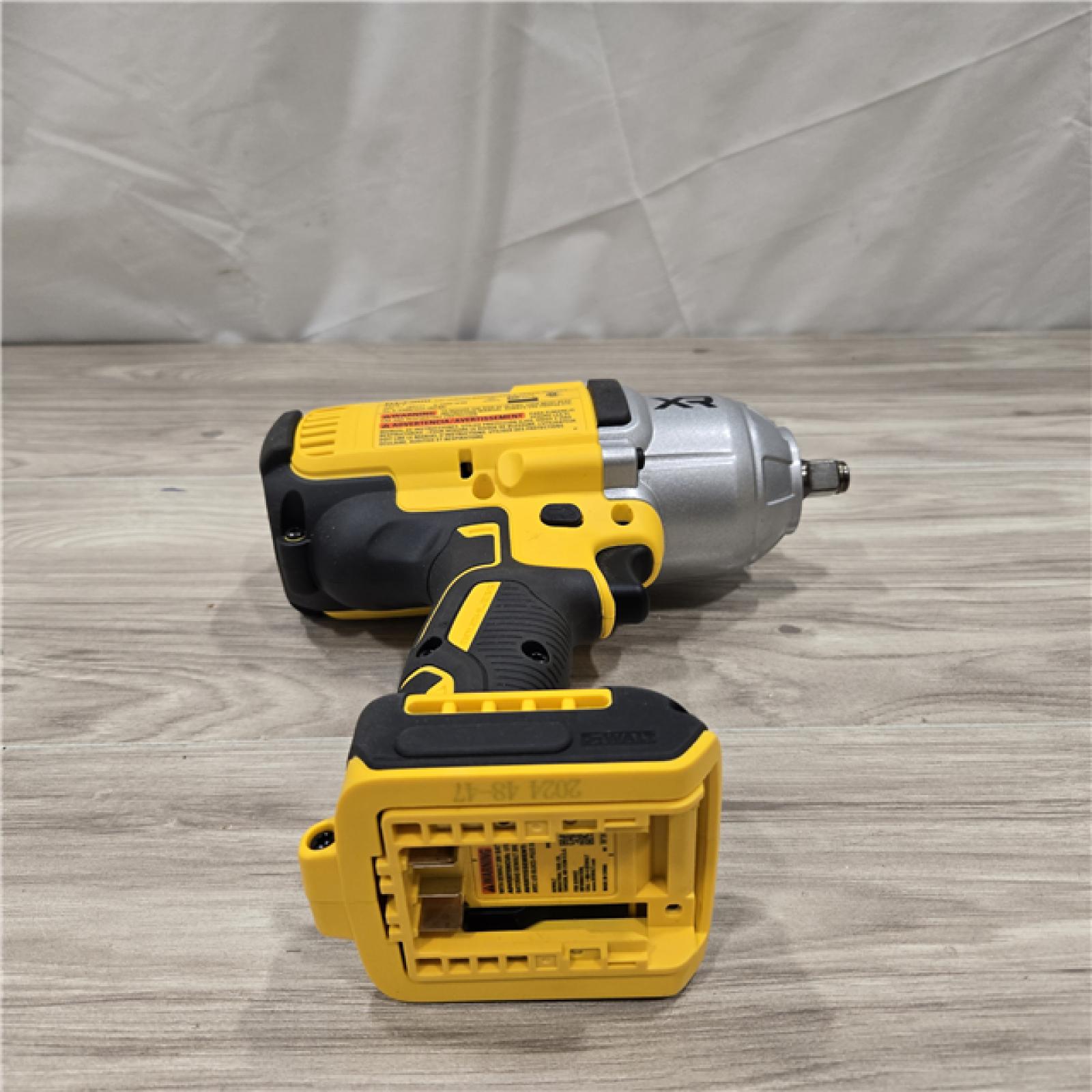 AS-IS Dewalt 20V MAX Cordless 1/2 in. Impact Wrench Kit