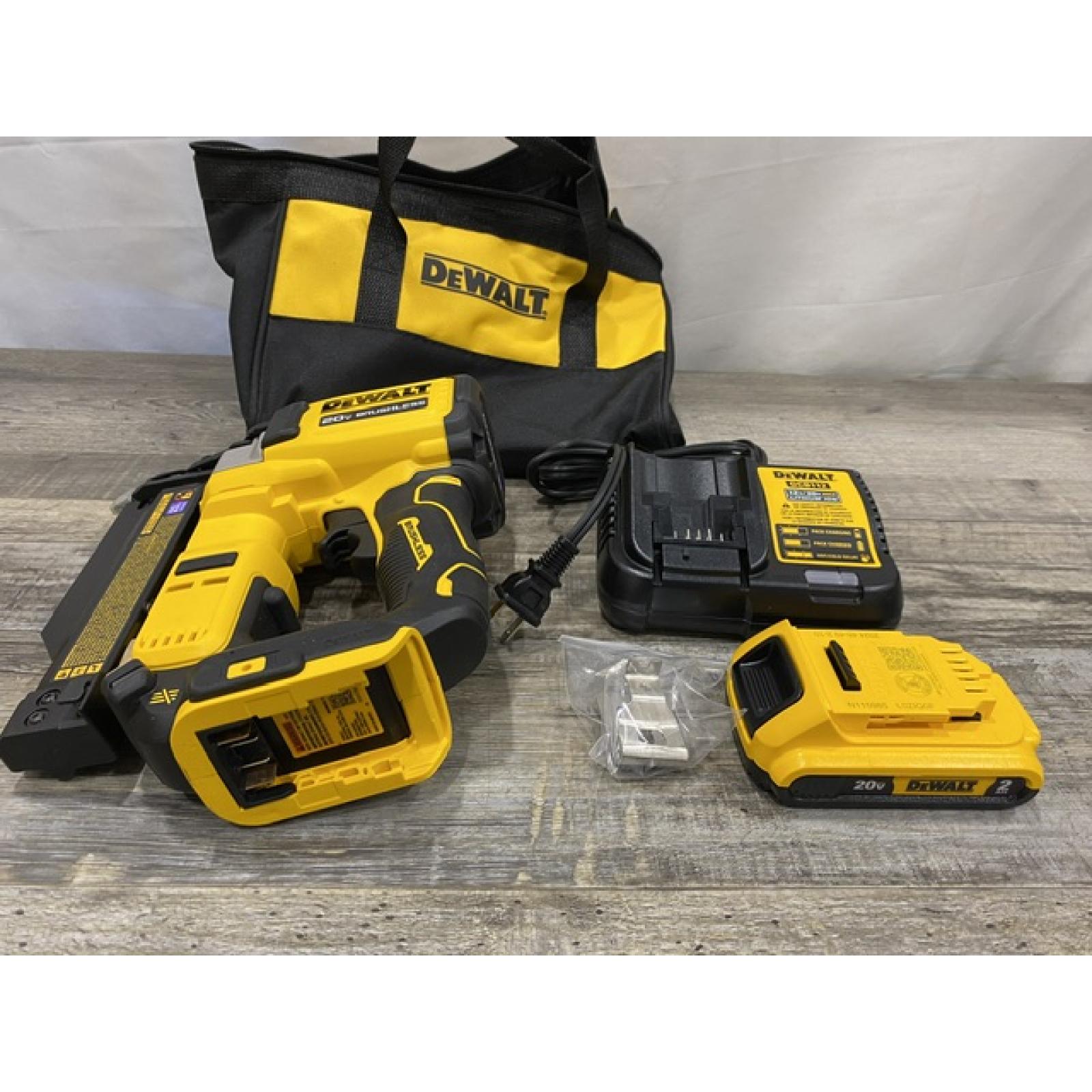 AS-IS DEWALT ATOMIC 20V MAX Lithium Ion Cordless 23 Gauge Pin Nailer Kit