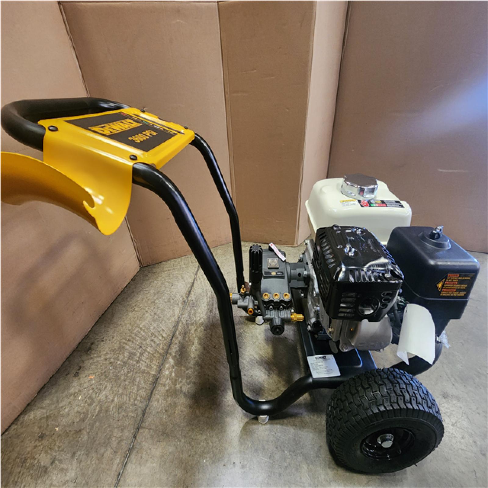 Phoenix LIKE NEW DEWALT 3600 PSI 2.5 GPM Cold Water Gas Professional Pressure Washer with HONDA GX200 Engine