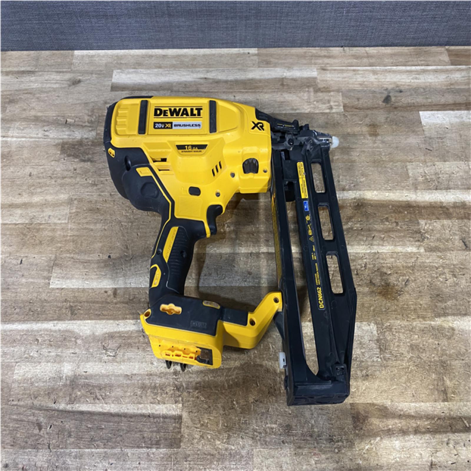 Houston Location AS-IS DEWDCN662N DeWalt DCN662 18v XR Cordless 16G 2nd Fix Straight Nailer