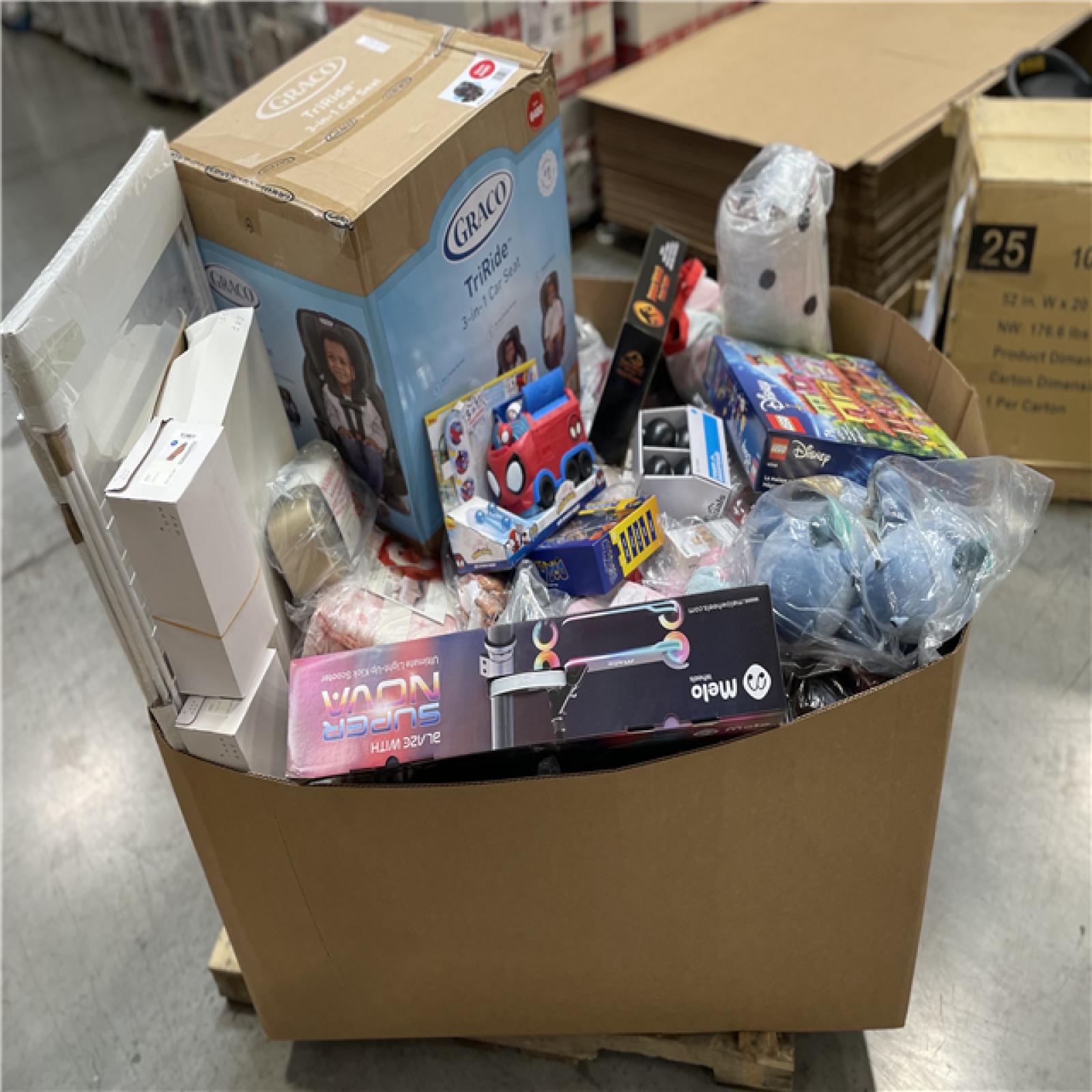 DALLAS LOCATION- NEW! BULLSEYE MIXED CLOTHING PALLET (300 UNITS)