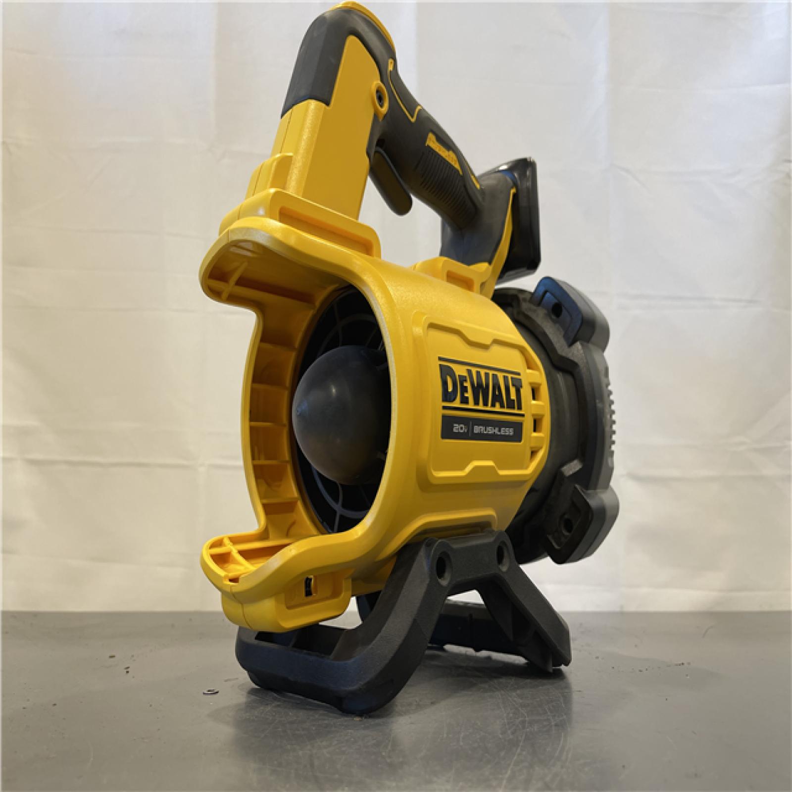 AS-IS - DeWalt Brushless Cordless Battery Powered Handheld Leaf Blower KIT