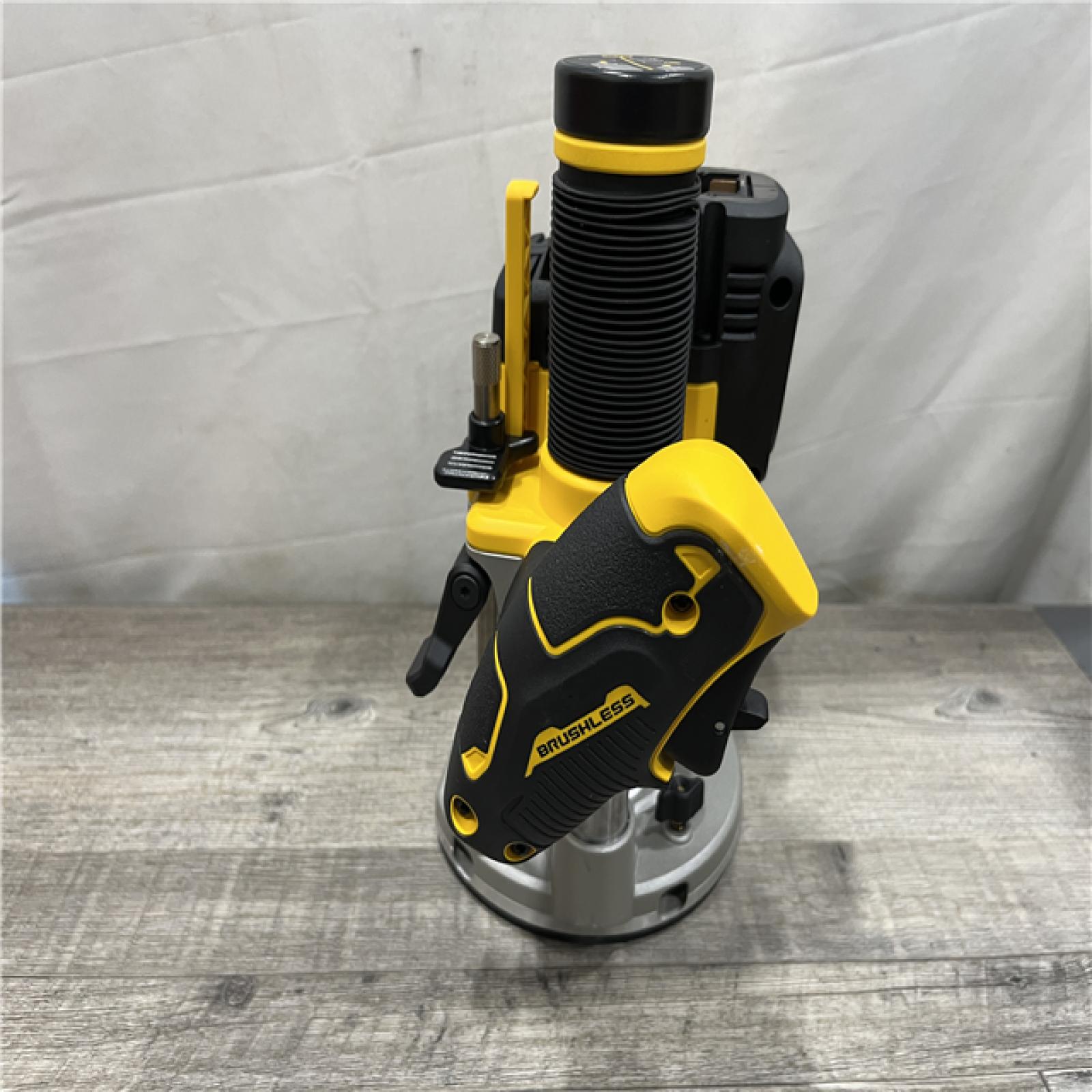 AS-IS DEWALT 20V MAX XR 2-1/4 Peak HP Brushless Cordless Plunge Router (Tool Only)