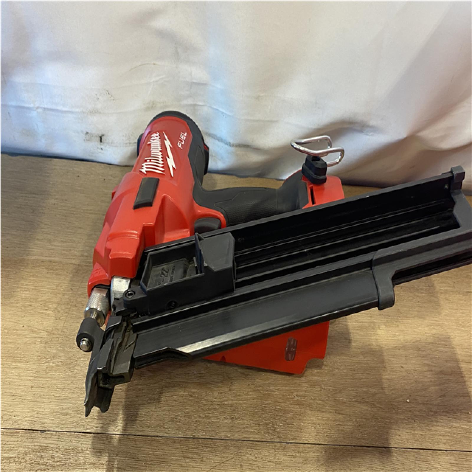 AS-IS Milwaukee FUEL 3-1/2 in 18V 21-Degree Lithium-Ion Brushless Cordless Nailer (Tool Only)