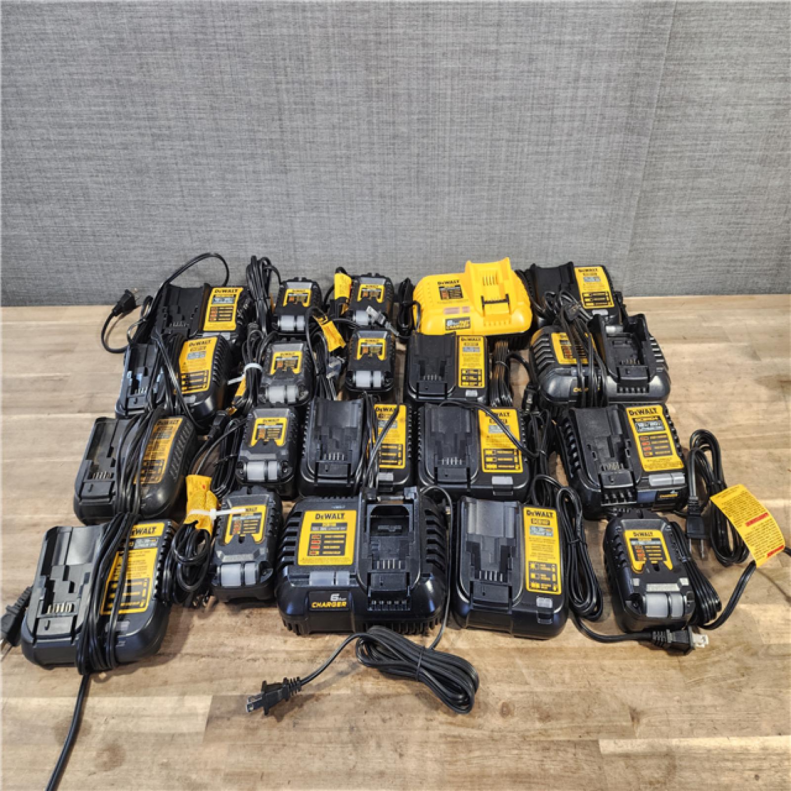 HOUSTON LOCATION - AS-IS DEWALT BATTERY CHARGER PACK QTY - 20