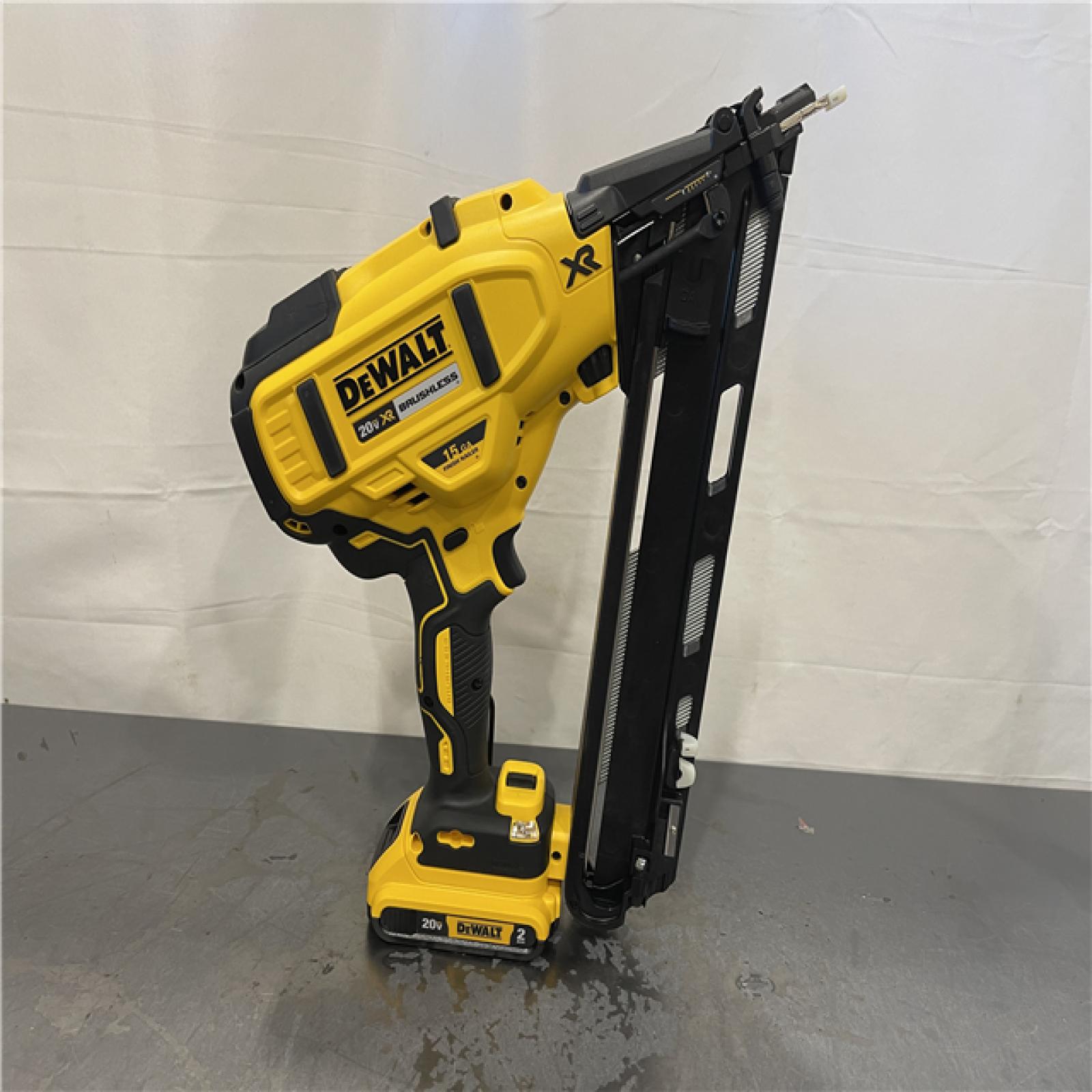 AS-IS - DEWALT 20V MAX XR Lithium-Ion Cordless 15-Gauge Angled Finish Nailer