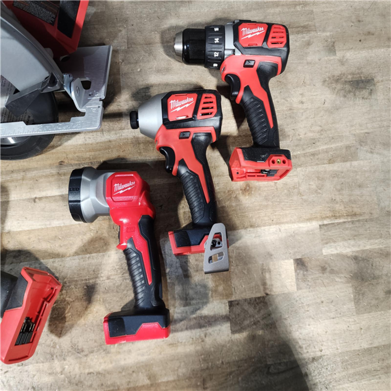 HOUSTON LOCATION - AS-IS Milwaukee 5 Tool Combo Kit W/ (2) Battery & Charger