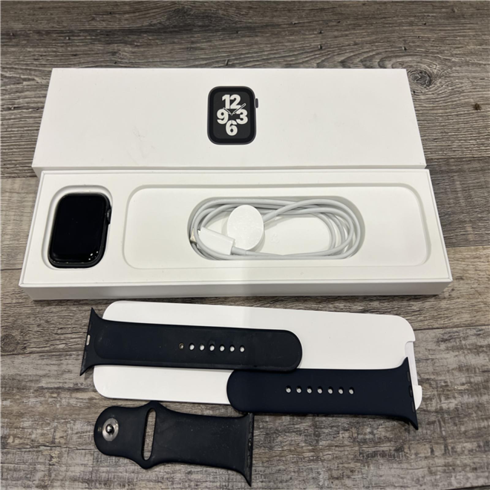 AS-IS Apple Watch SE [GPS 44mm] Midnight Aluminum Case with Midnight Sport Band - WR-50M