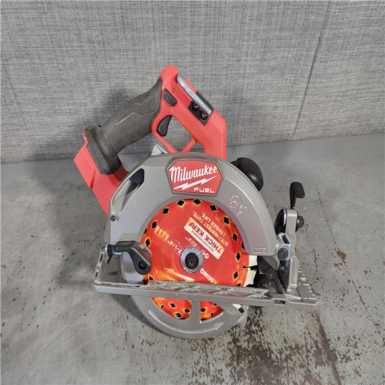 HOUSTON LOCATION - AS-IS Milwaukee Tools M18 FUEL 7-1/4 Circular Saw (Tool Only) 2834-20