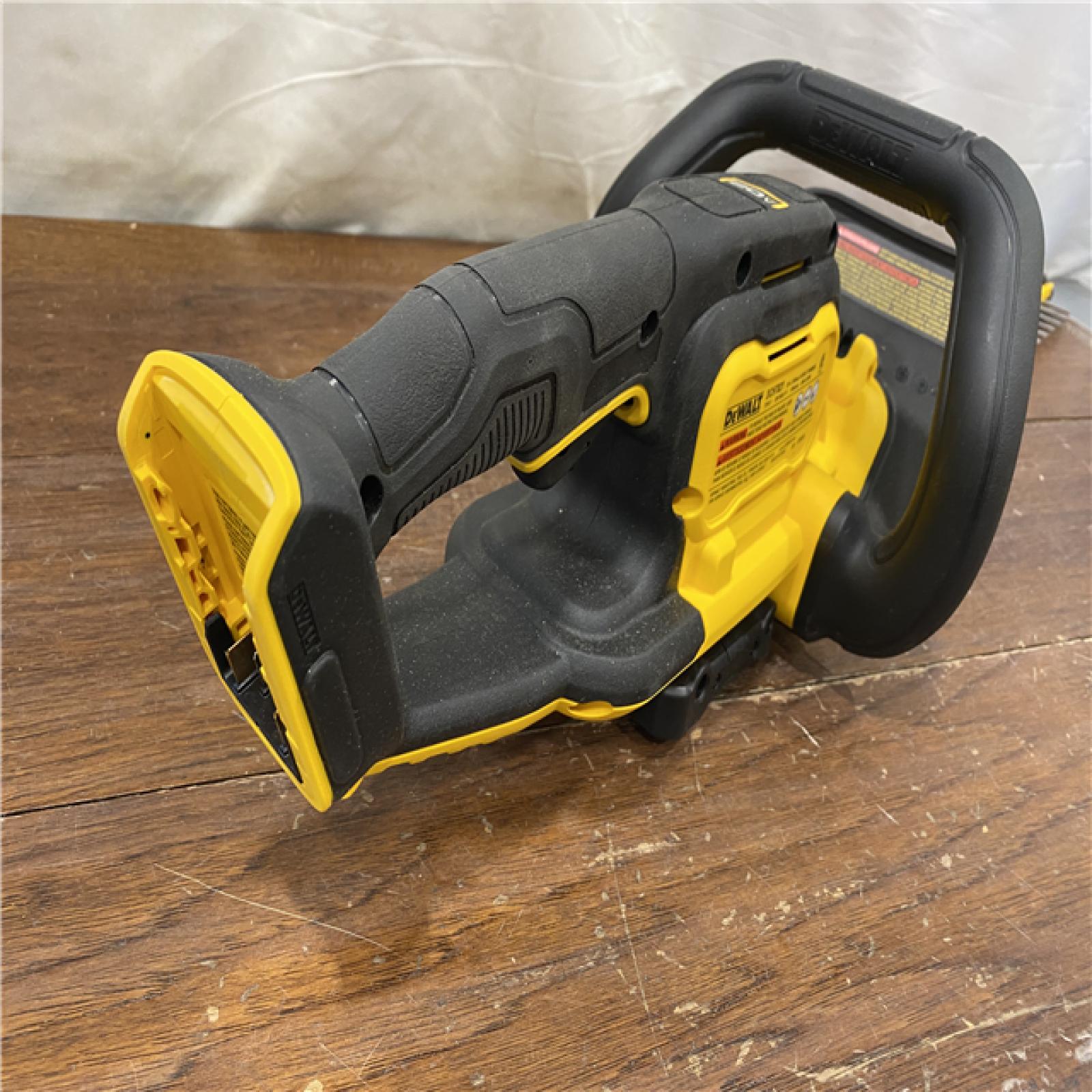 AS-IS DEWALT 20V MAX 22 Cordless Hedge Trimmer