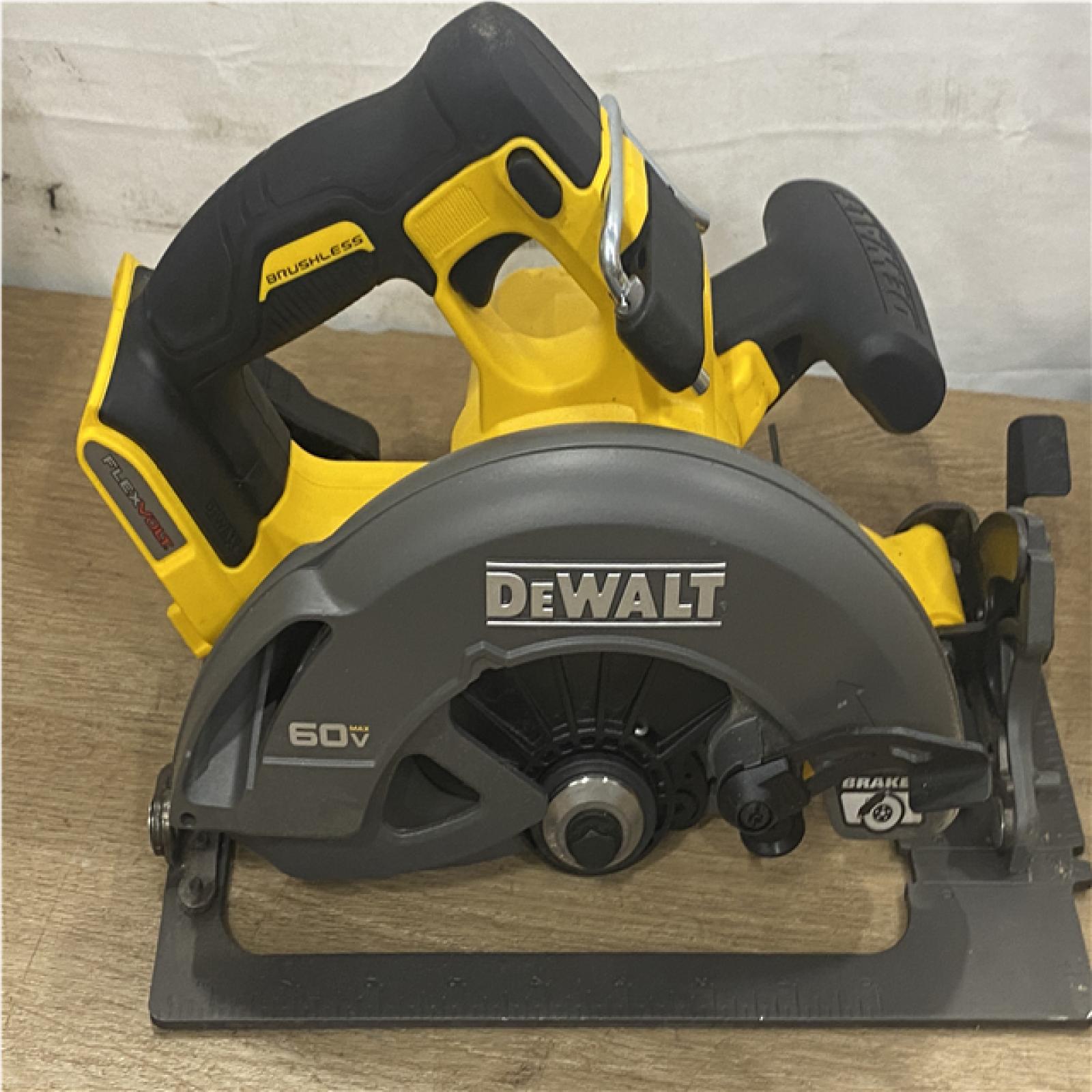 AS-IS DEWALT FLEXVOLT 60V MAX Cordless Brushless 7-1/4 in. Circular Saw with Brake (Tool Only)